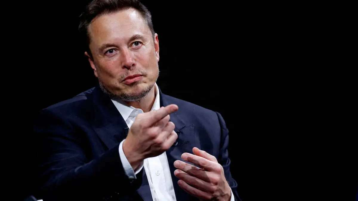 Teslas regnskab overstiger akkurat analytikeres forventningerne, mens Musk udskyder sit næste projekt
