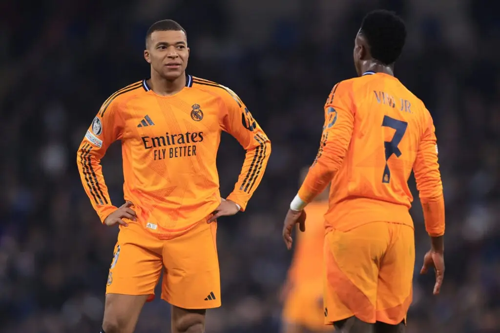 Spansk topjournalist peger på Real Madrids valg mellem Vinícius og Mbappé - Indkast
