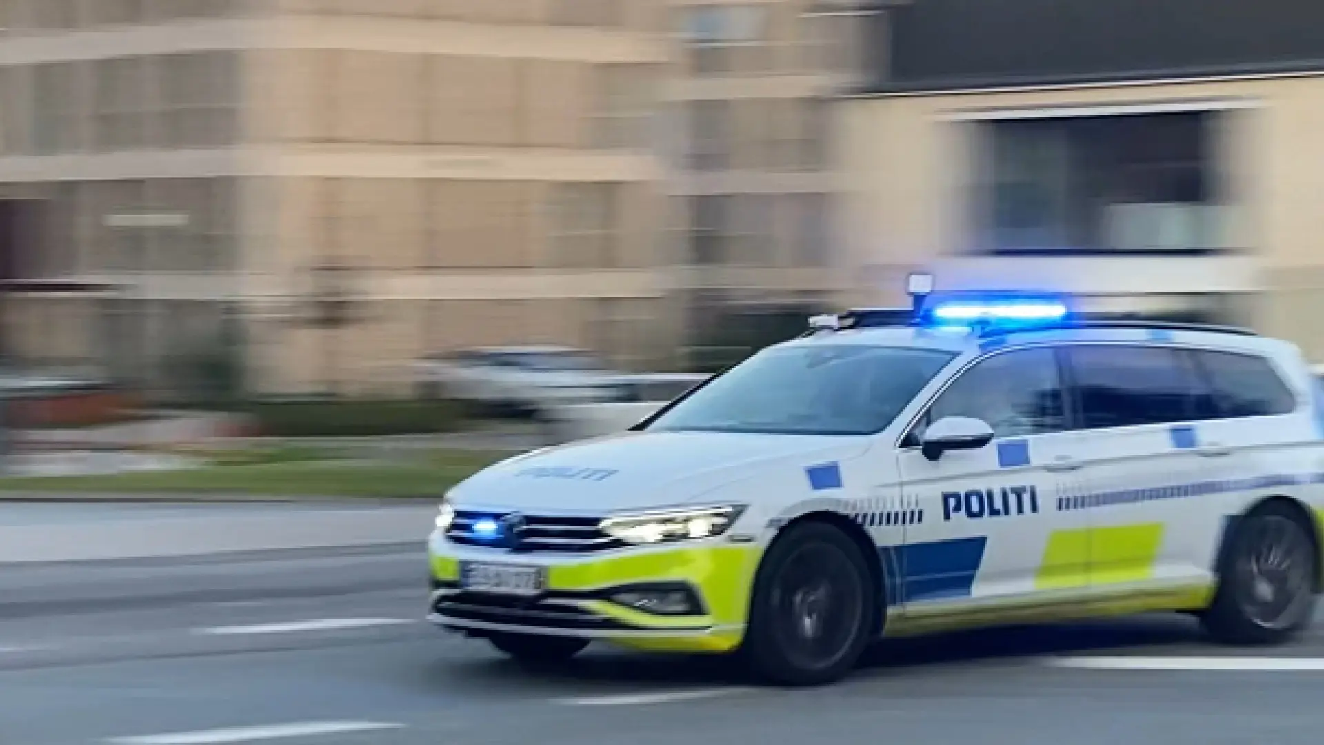 Narkobilist kører over for rødt i Odense