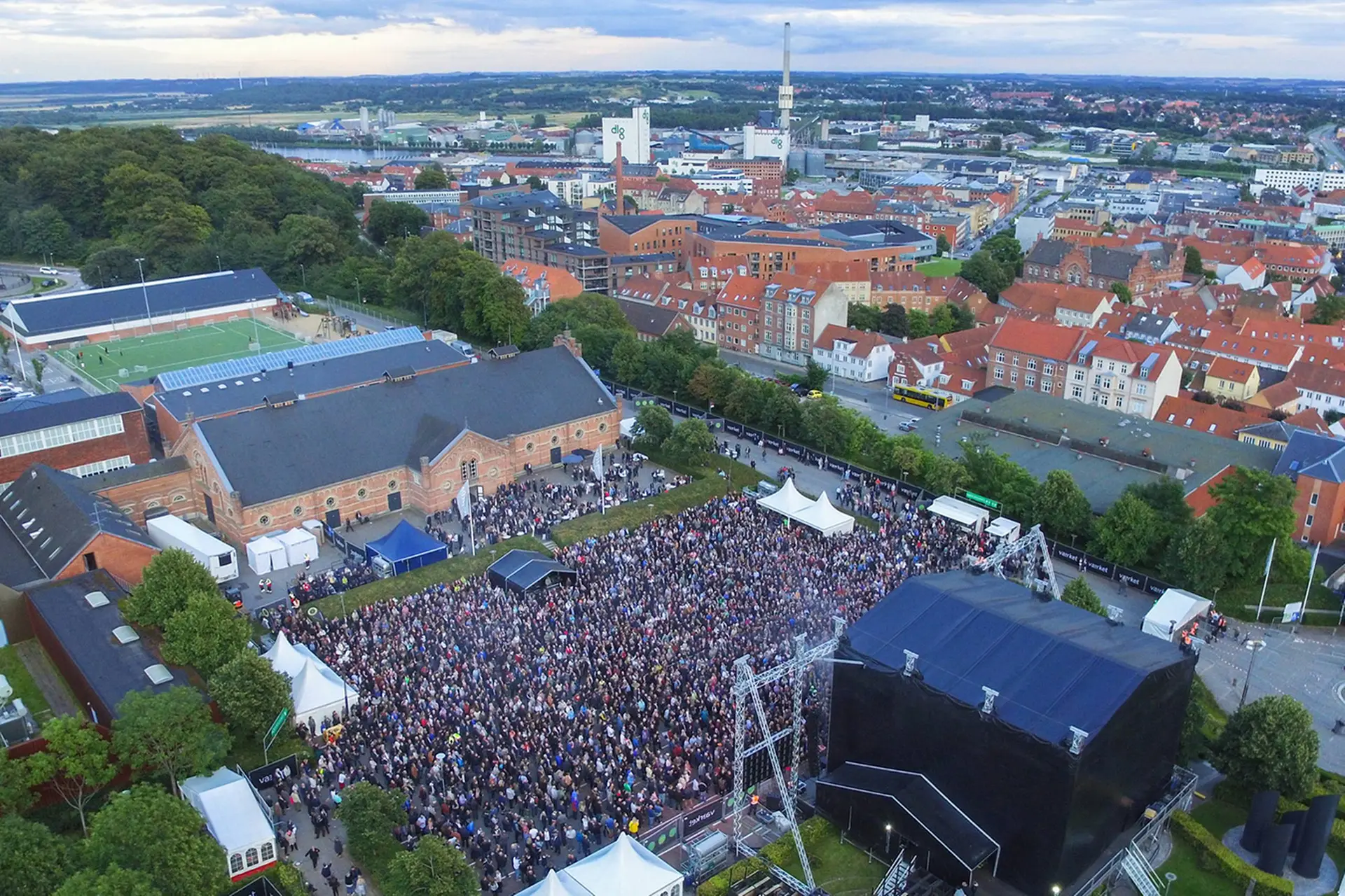 Helmig åbner festuge med kæmpe udendørskoncert - Din Avis