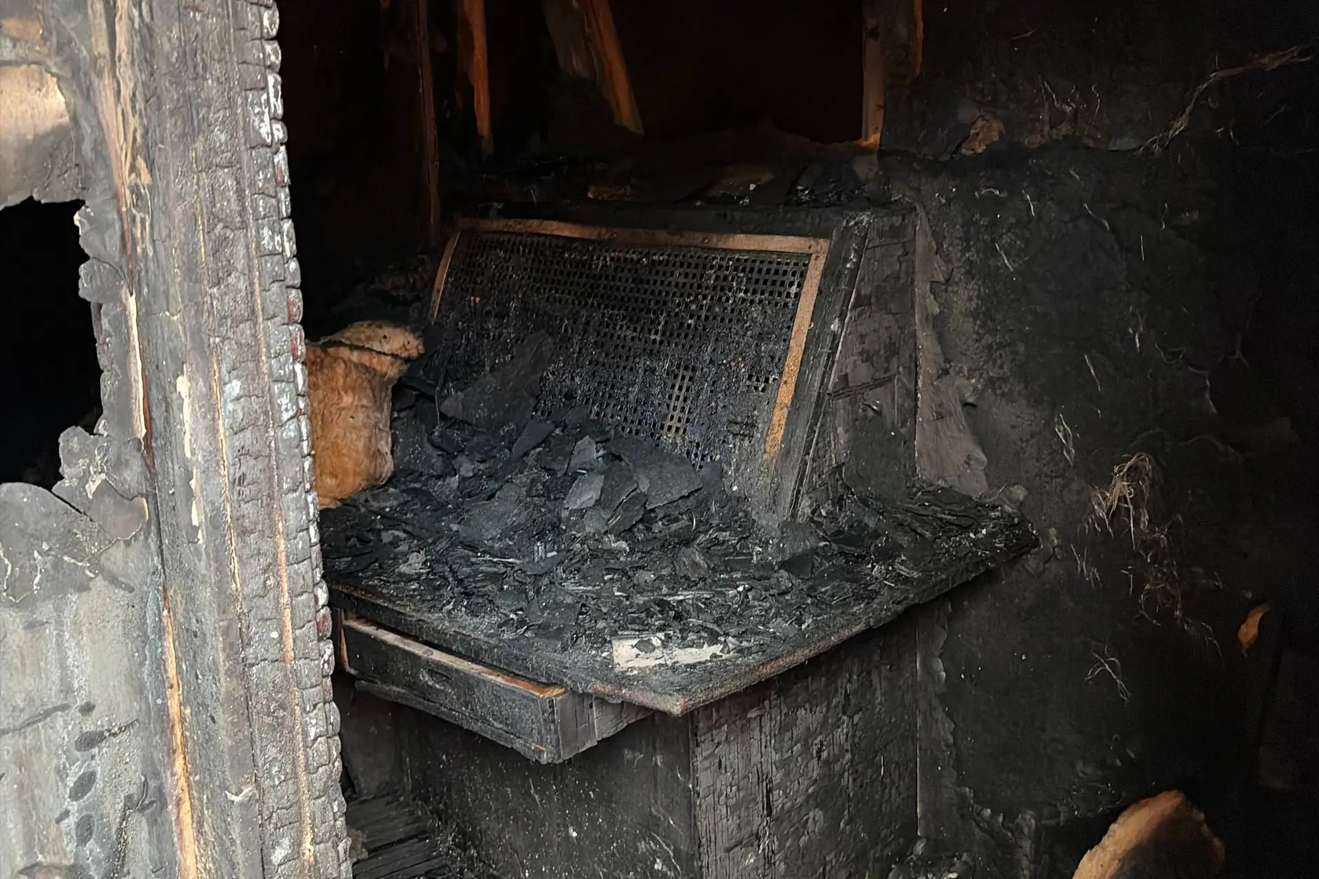Efter voldsom brand – togtrafikken fortsat ramt af forsinkelser - Din Avis