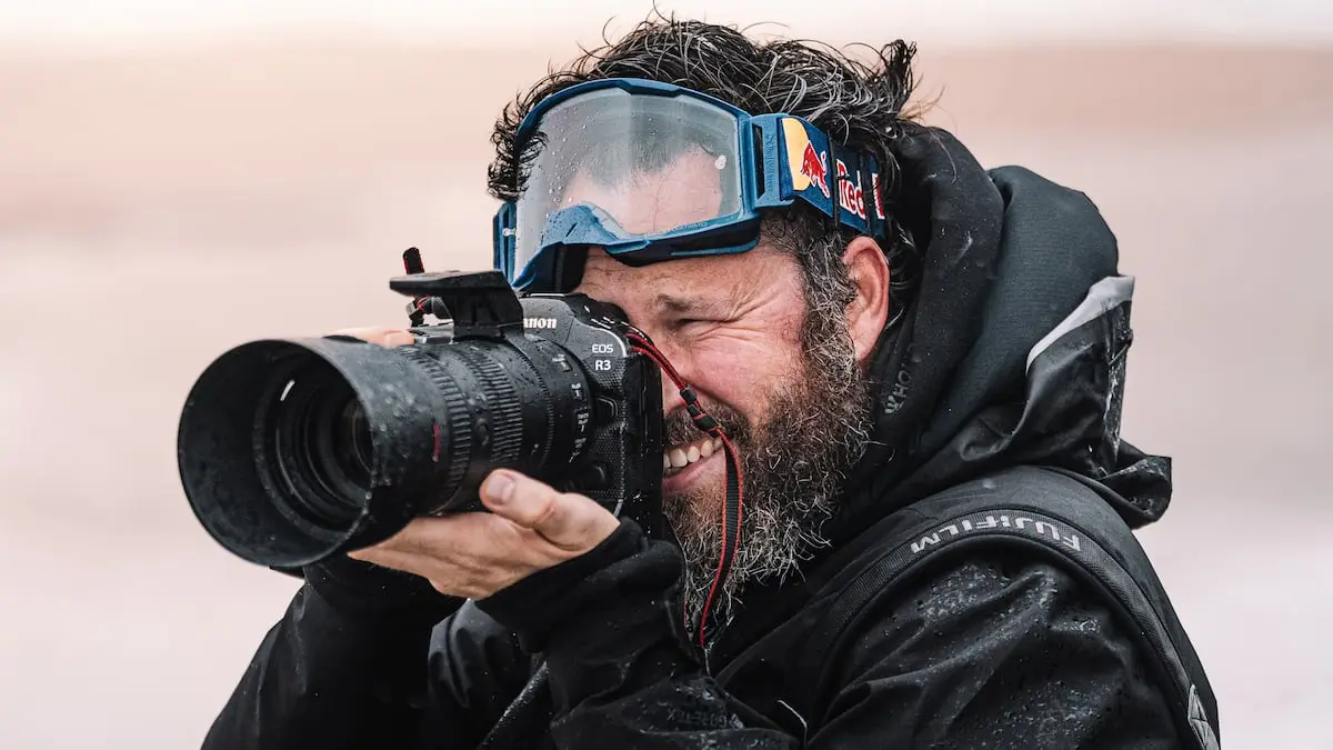 Esben er i semifinalen i verdenskendt fotokonkurrence – se pletskuddet, der kostede ham kameraet