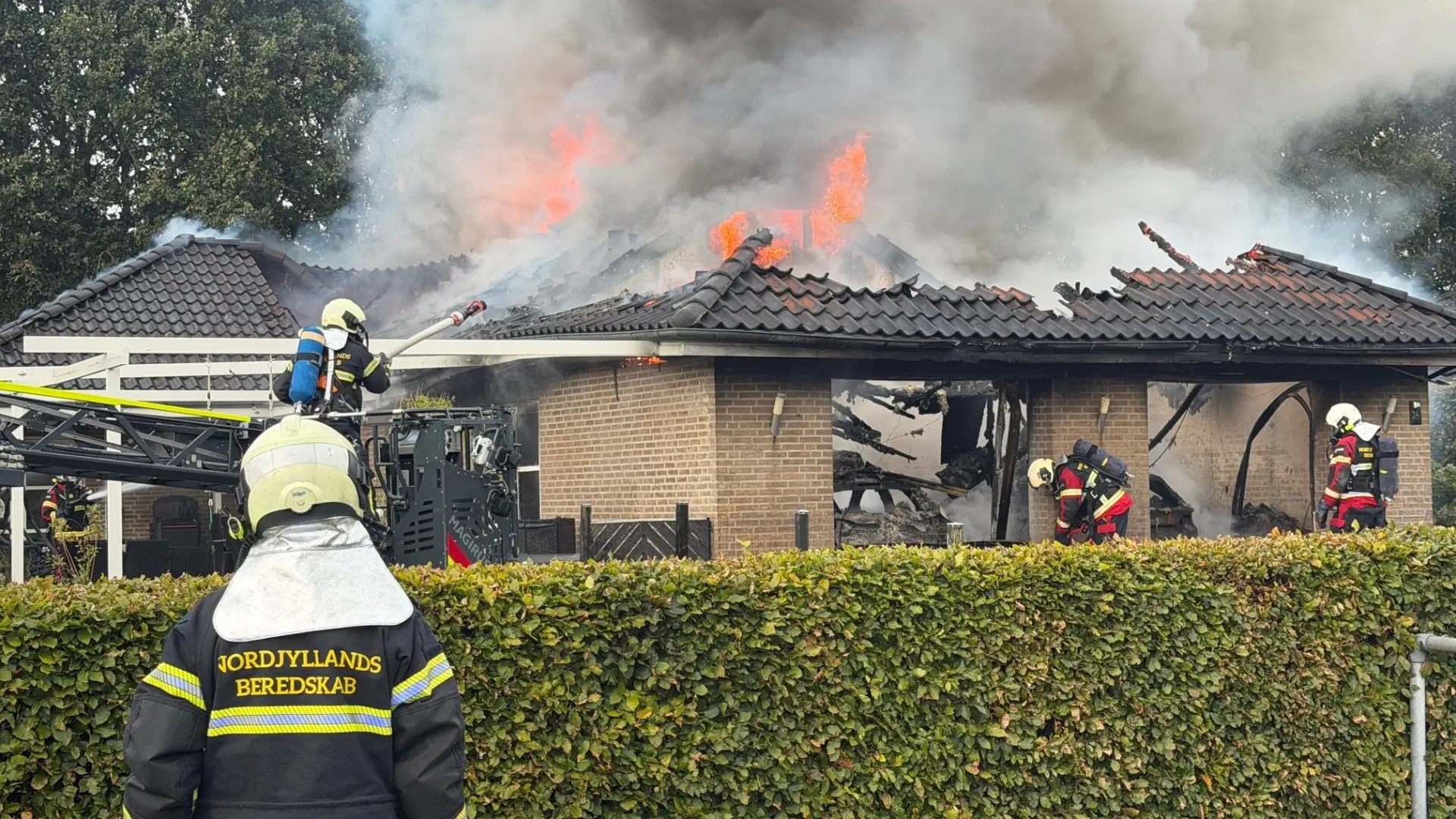 Voldsom brand i Biersted: Her er seneste nyt