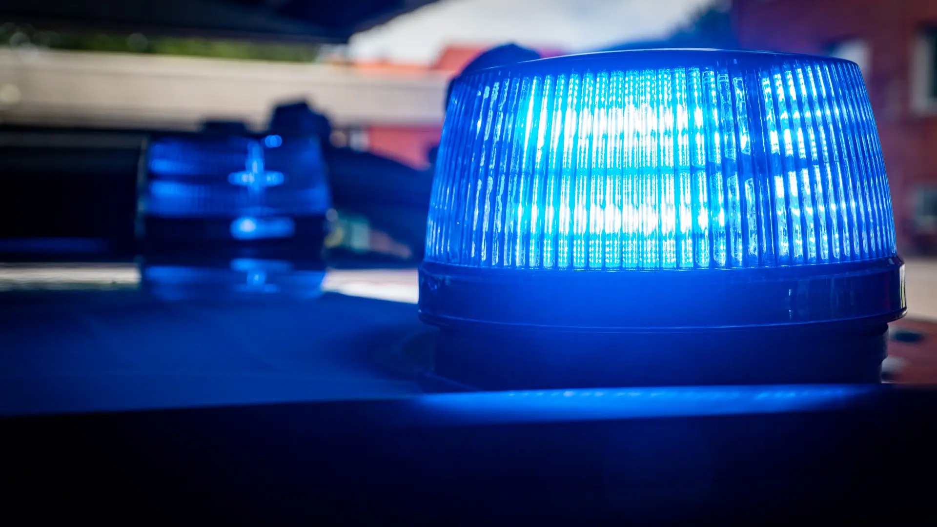 32-årig fjernet fra adresse af politiet. Dagen efter vendte han tilbage