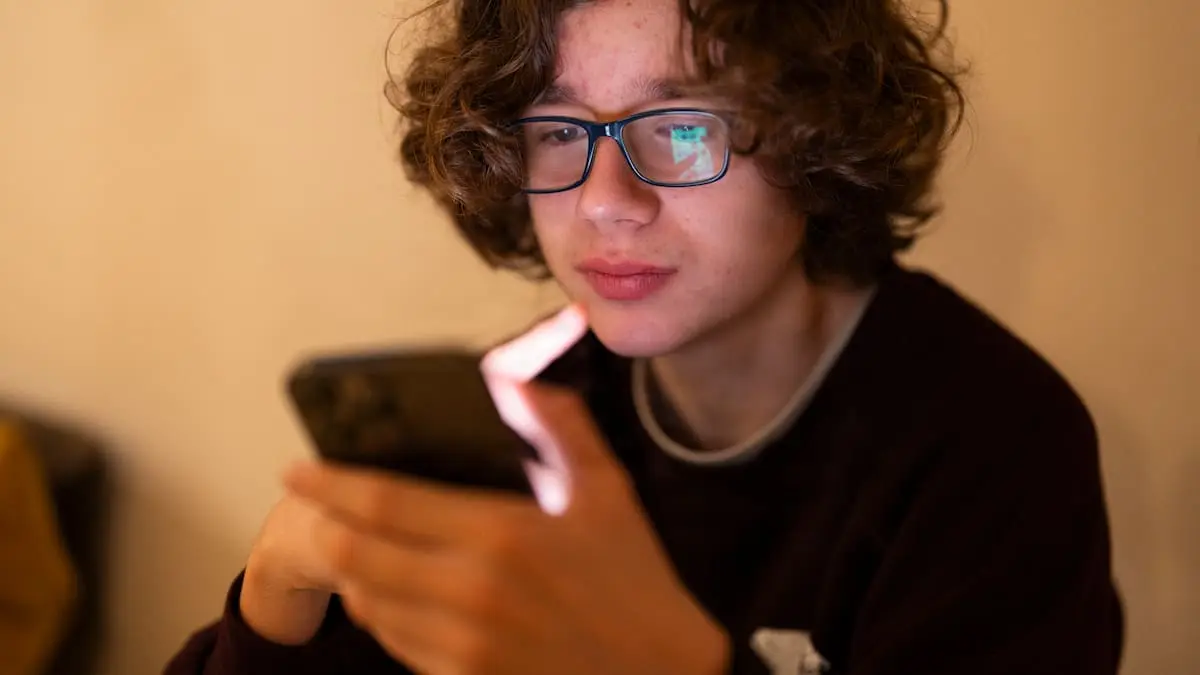 Ny EU-udmelding truer regeringens plan for aldersgrænse på sociale medier