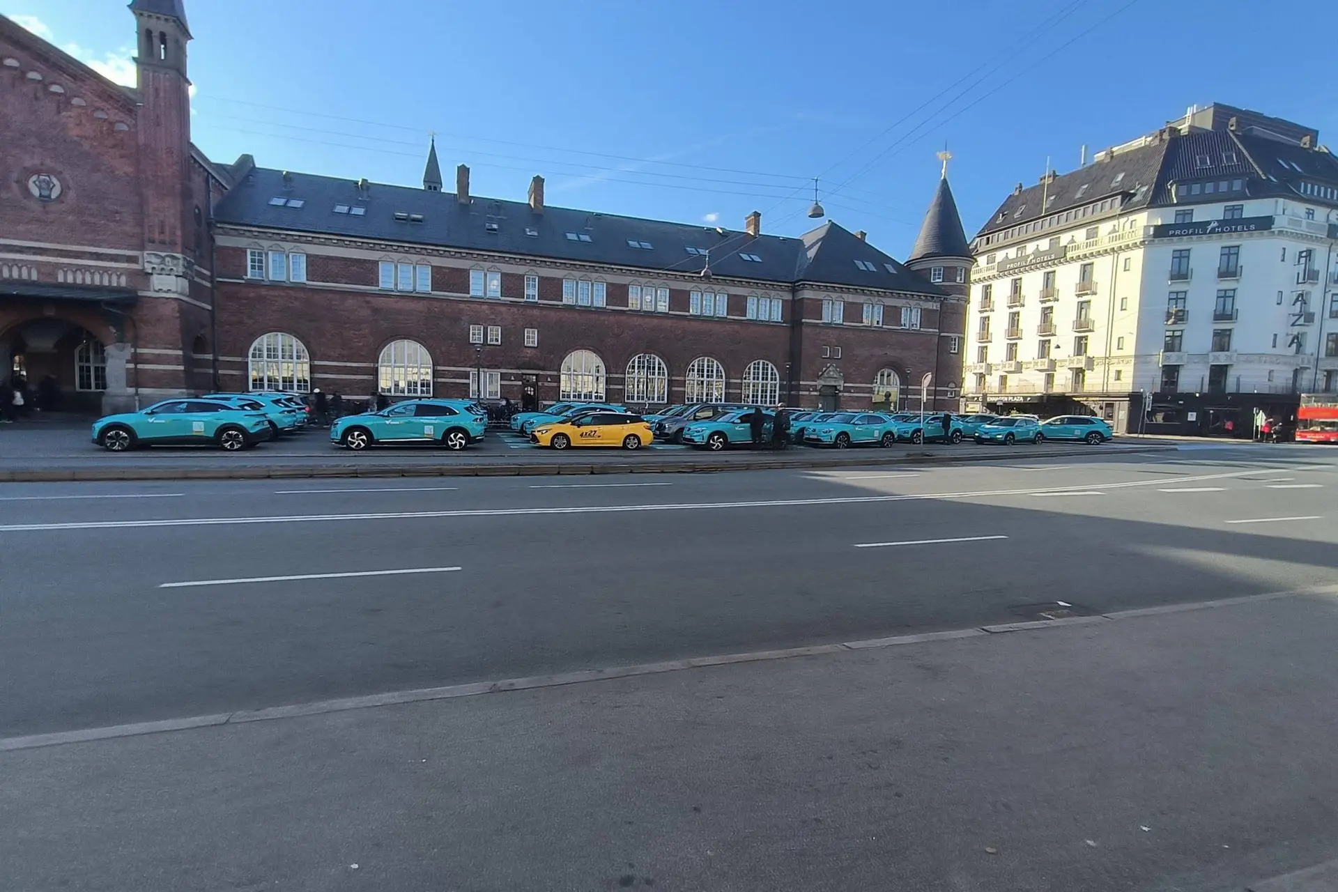 Nyt taxaselskab rykker ind i Aarhus: Søger over 100 chauffører - Din Avis