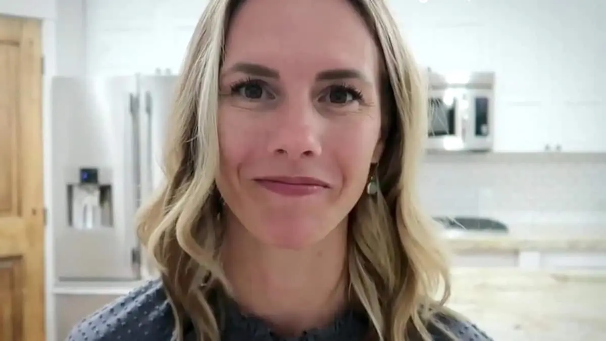 YouTube gjorde hendes familie berømt. Nu siger datter, at det også gjorde hendes mor farligere