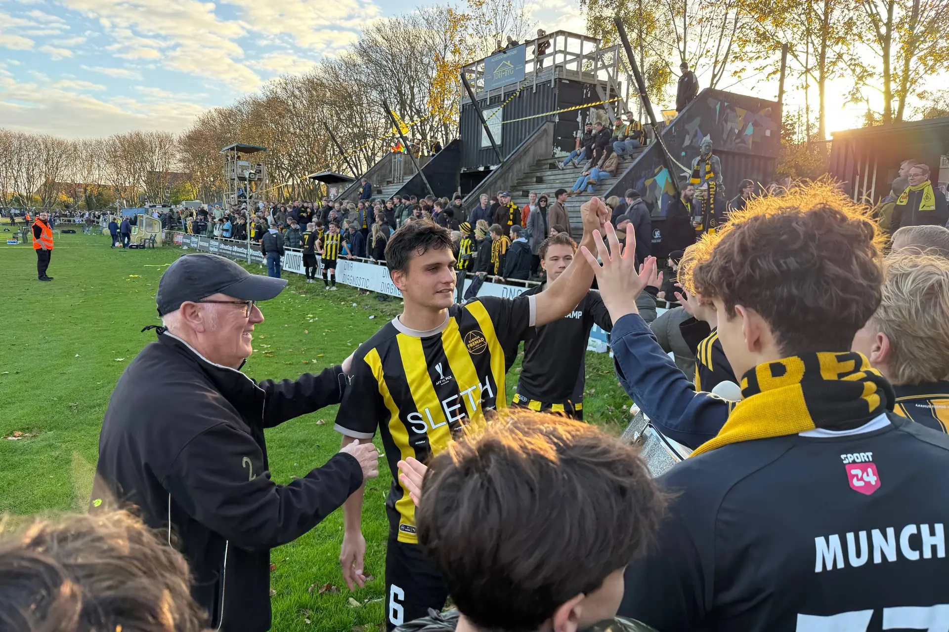 »Den sidste dans« på ikonisk Aarhus-stadion sluttede med en ny rekord: »Hold kæft, det er flot« - Din Avis