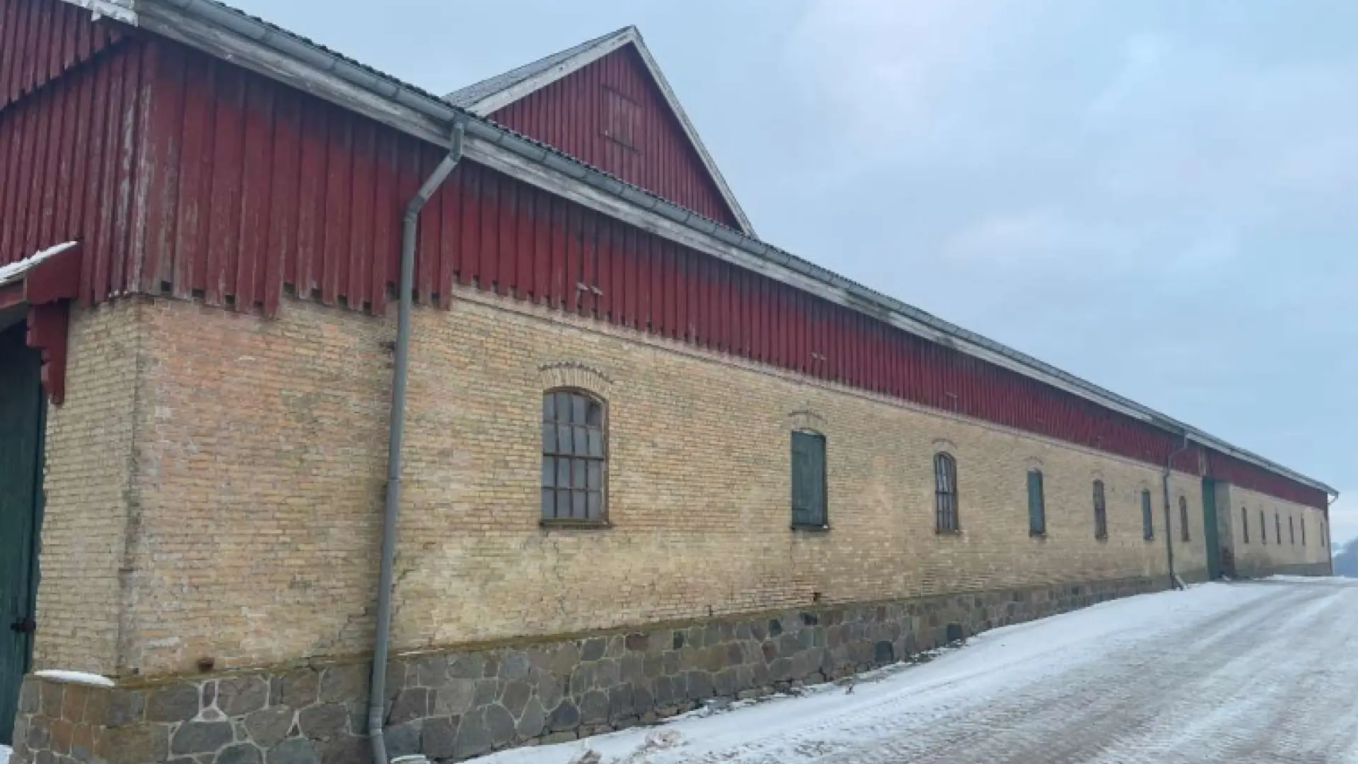 Trodser protester - vil rive 140 år gamle bevaringsværdige bygninger ned
