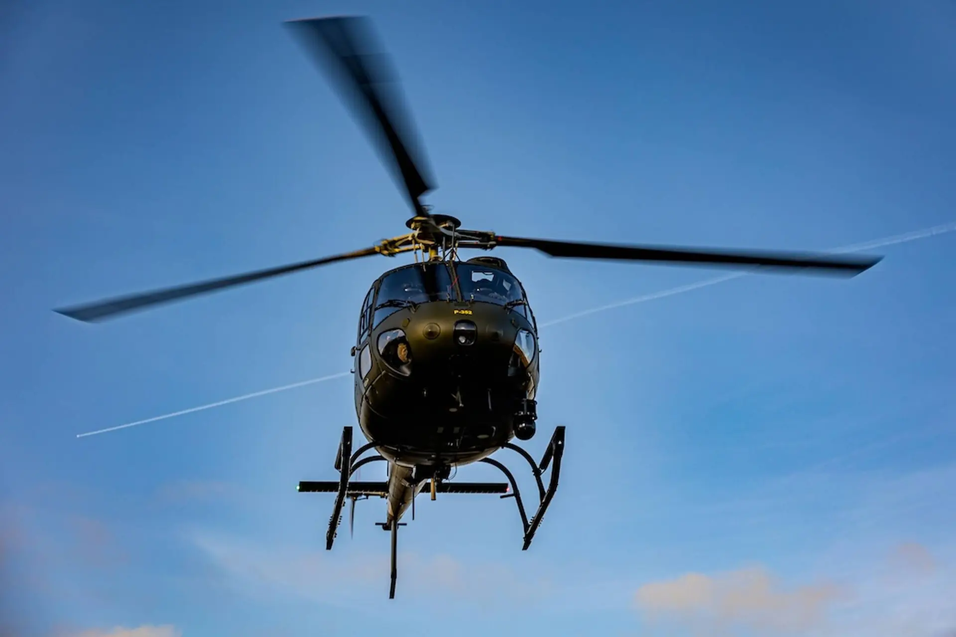 Rusland har indkaldt dansk ambassadør efter helikopter-hændelse - Jyllands-Posten