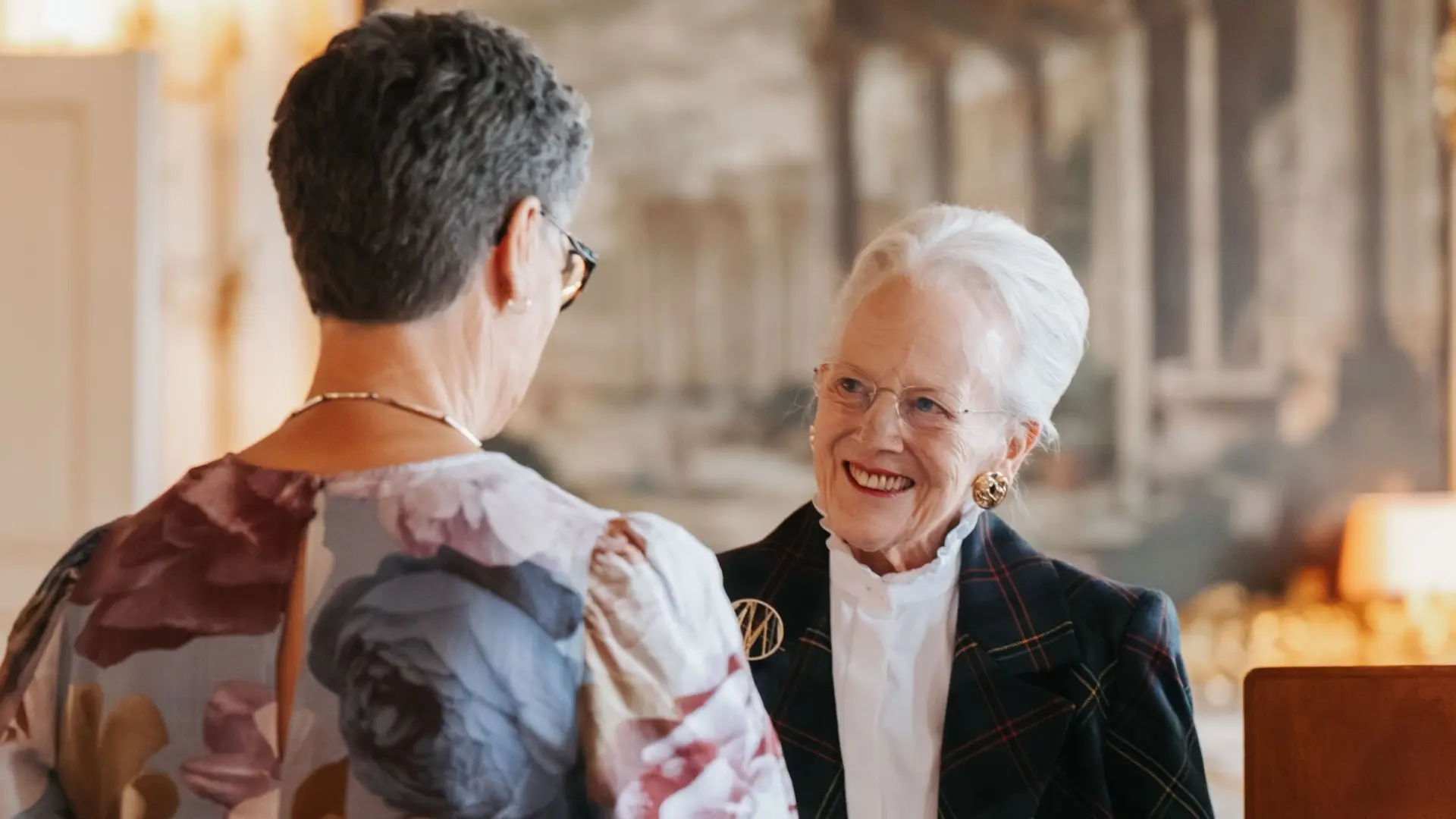 Se billederne: Dronning Margrethe giver fornem pris til sønderjysk topforsker