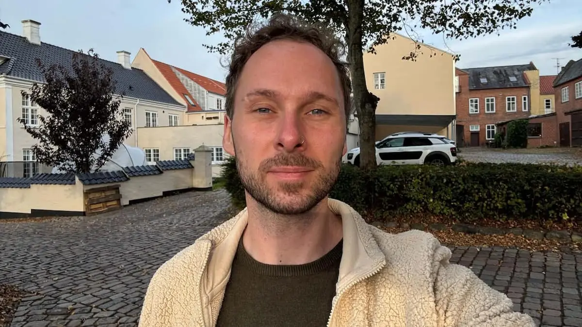 PTSD-ramte Mateo dybt berørt: Kommune fjerner gratis saunagus