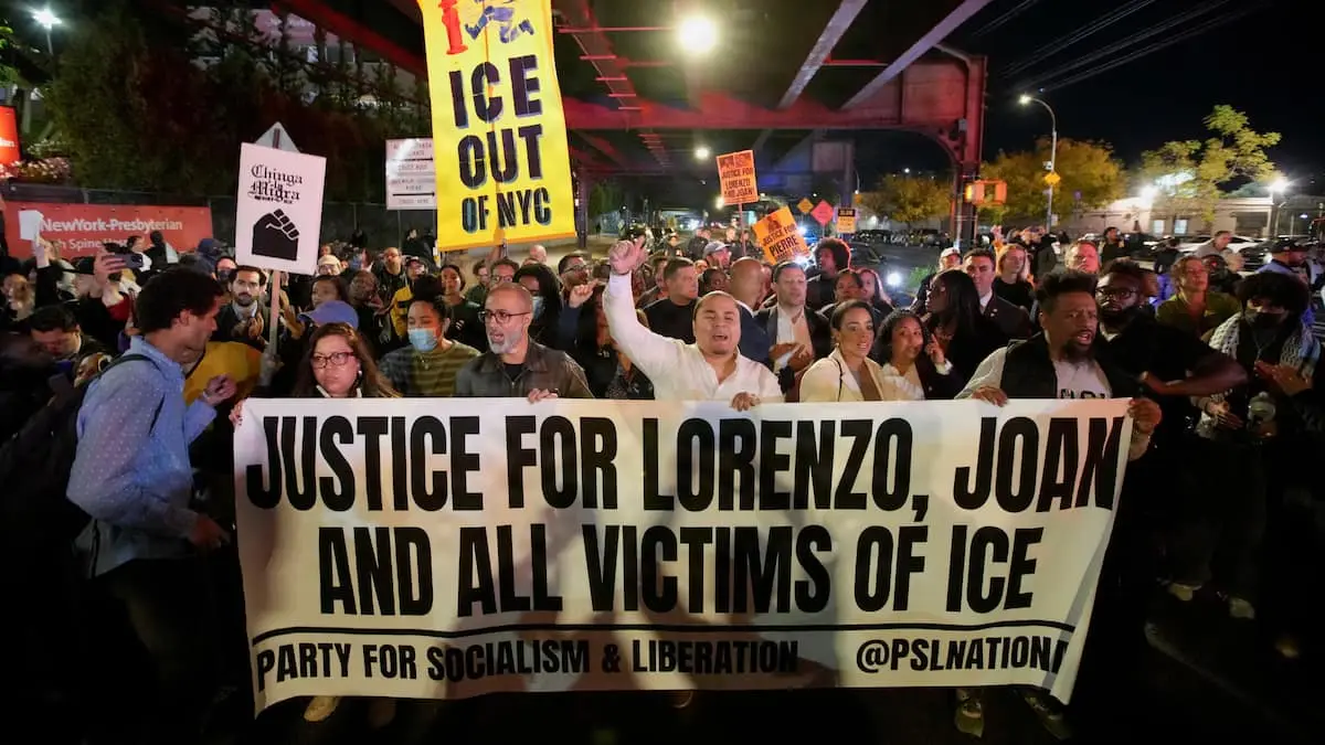 I New York er politi og demonstranter kommet i karambolage efter skudepisode