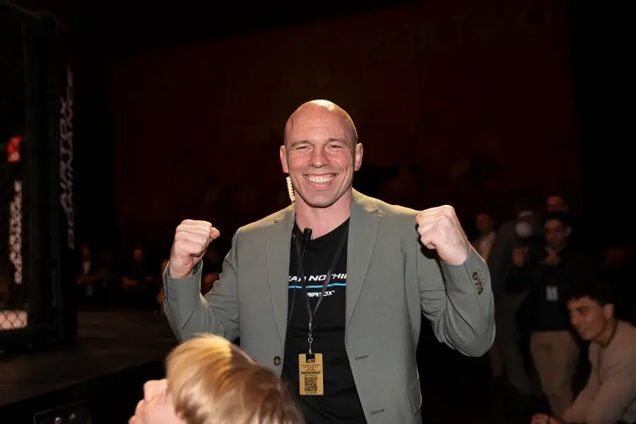 Mads Burnell tilbage på dansk jord - se MMA-stævnet gratis på Pluto TV