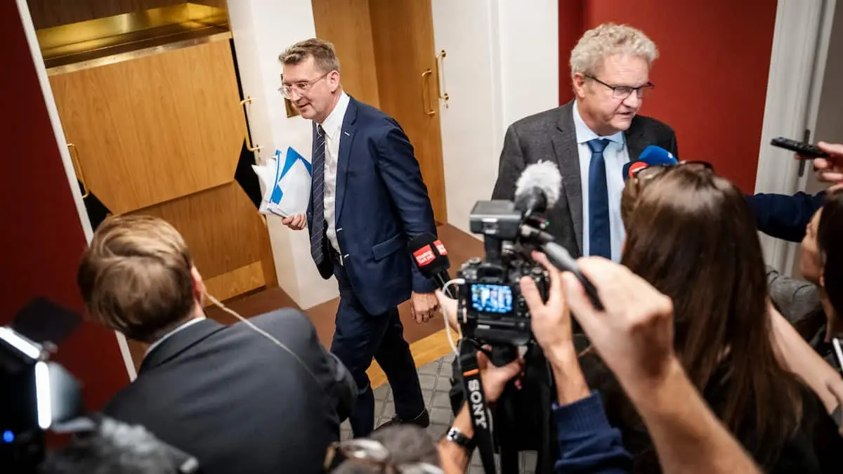 Én efter én rejste Venstres folketingsmedlemmer sig op på lukket møde: ’Så venter jeg jo ikke på, at der kommer to politibetjente og fører mig ud’