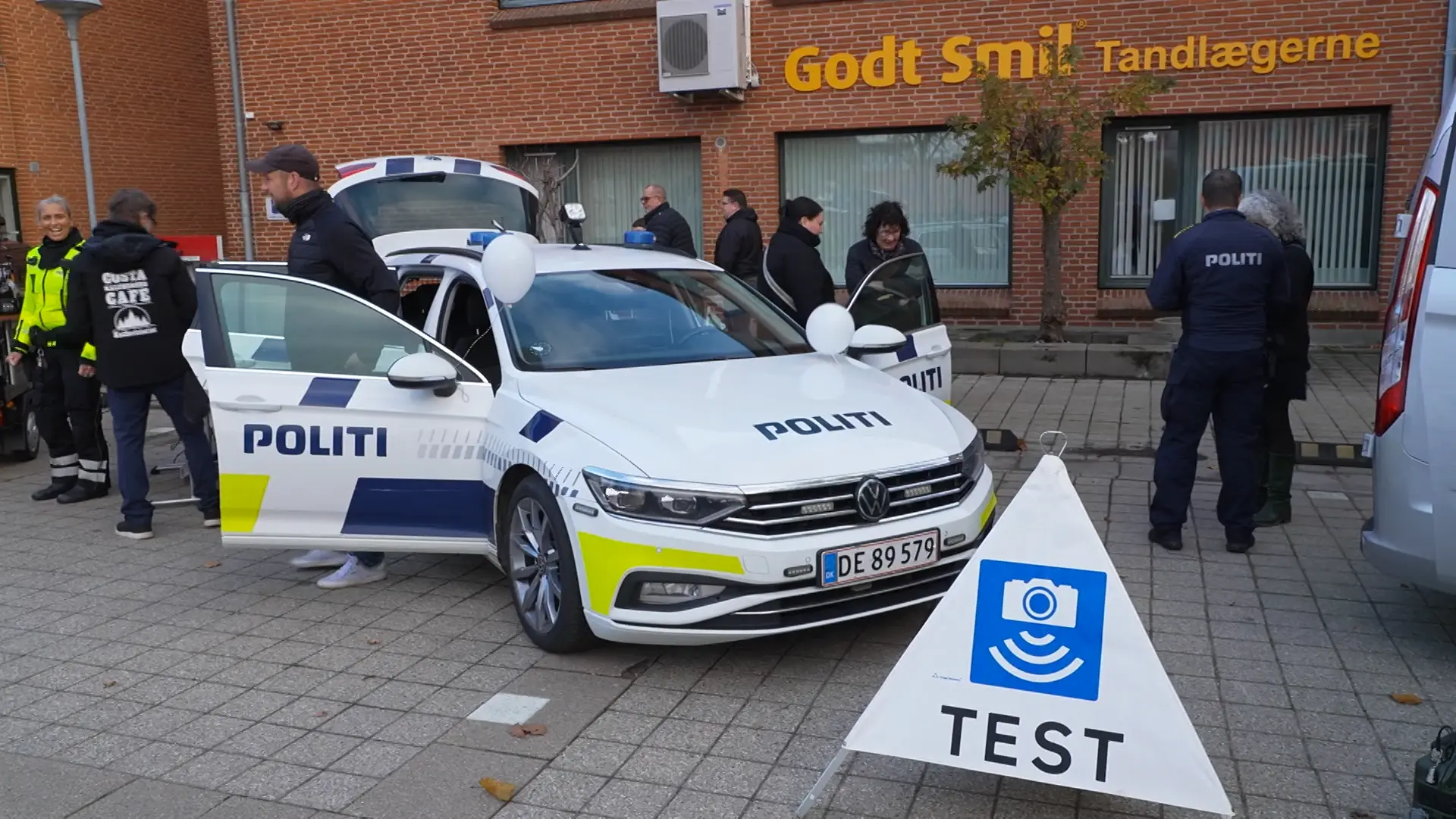 Lokale lagde vejen forbi ny politistation: - Det er trygt, at de er her