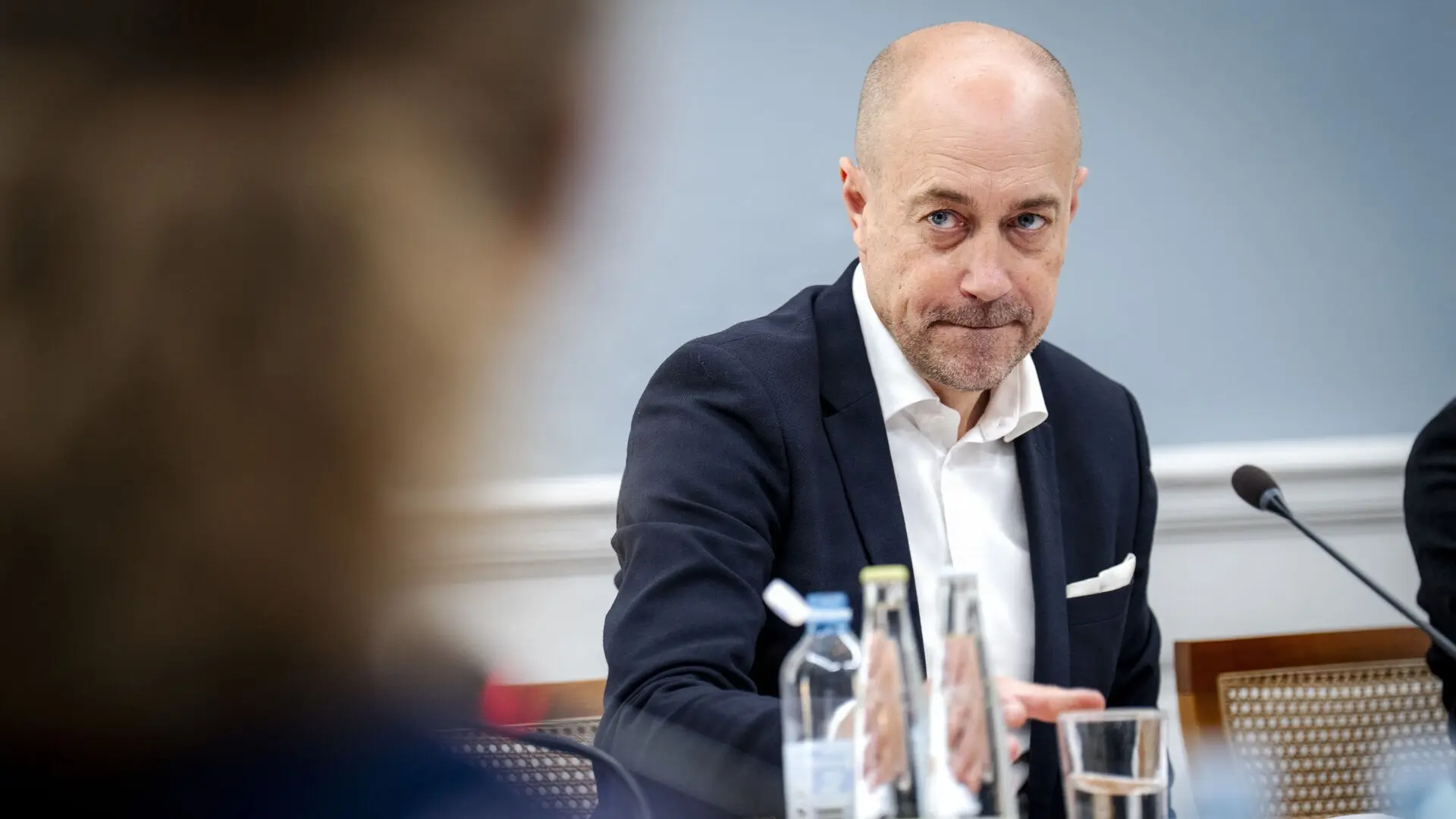 Minister vil skærpe læreres fysiske magt i folkeskolen
