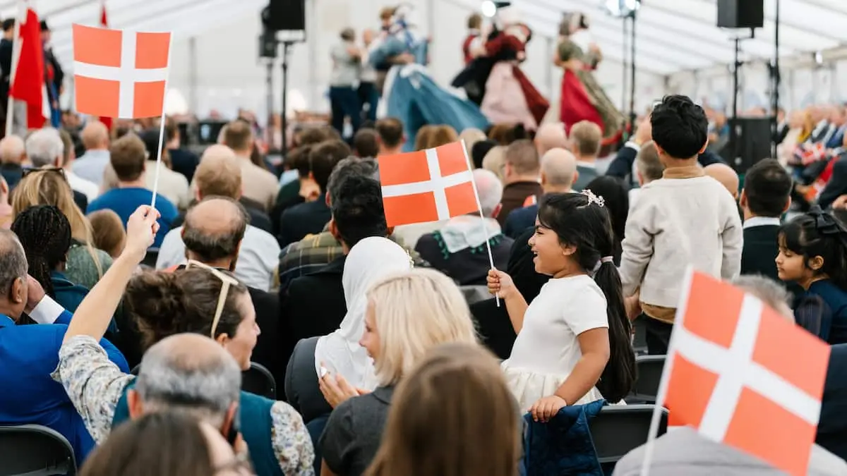 Partier vil give 487 flere statsborgerskab, før de er screenet for, om de er imod demokratiet