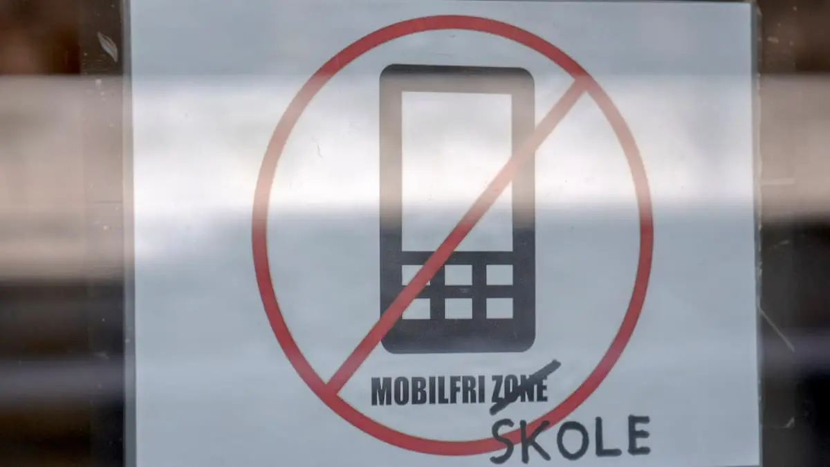 Folkeskolens parter: Regeringen sparker en åben dør ind med mobilforbud