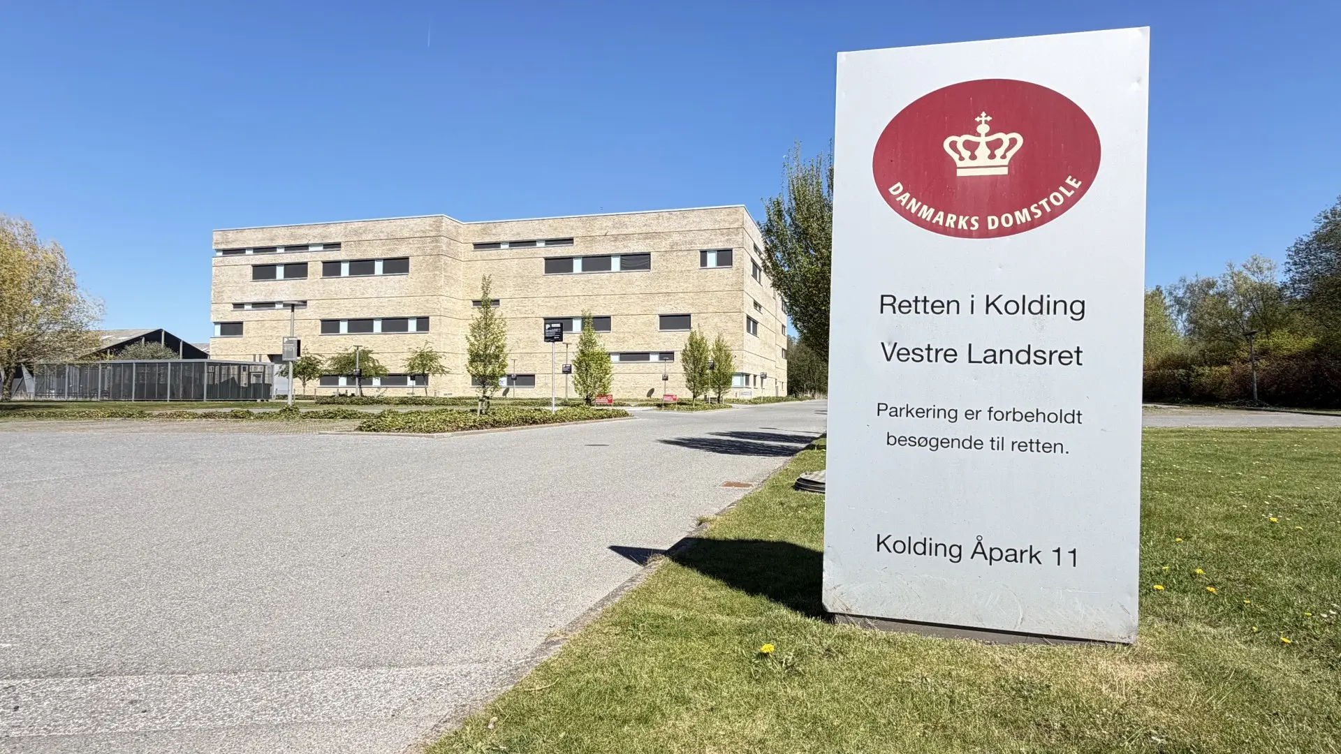Tre personer udvist efter stort cannabis-fund