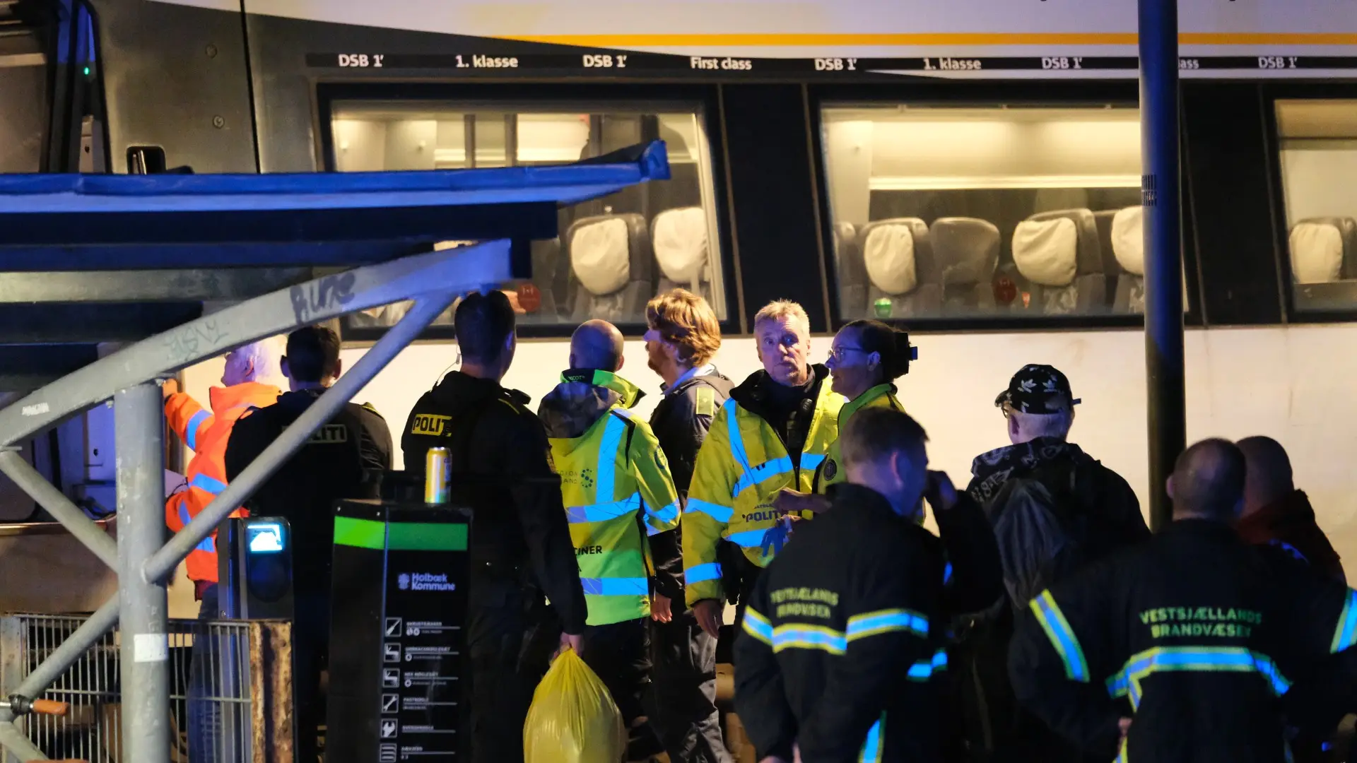 Mand faldt ned på skinnerne - blev fløjet til Rigshospitalet