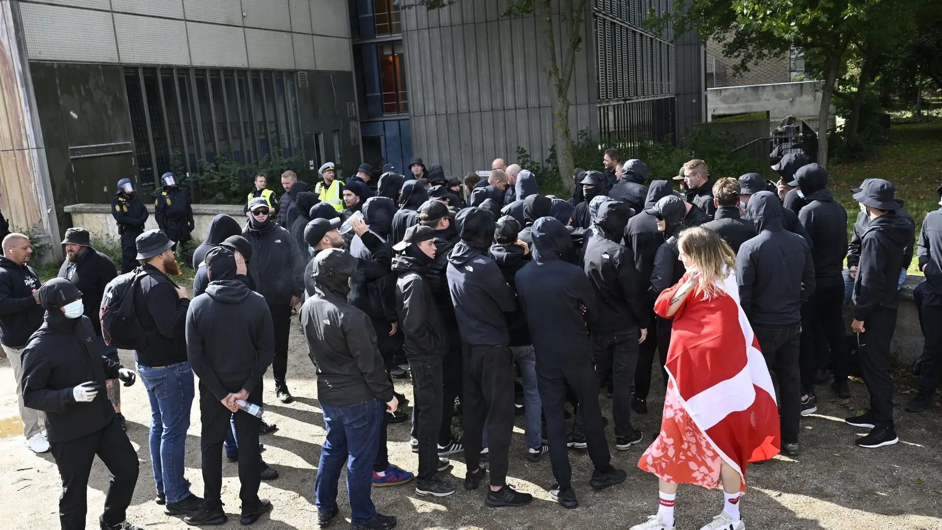 Politi talstærkt til stede ved demonstration