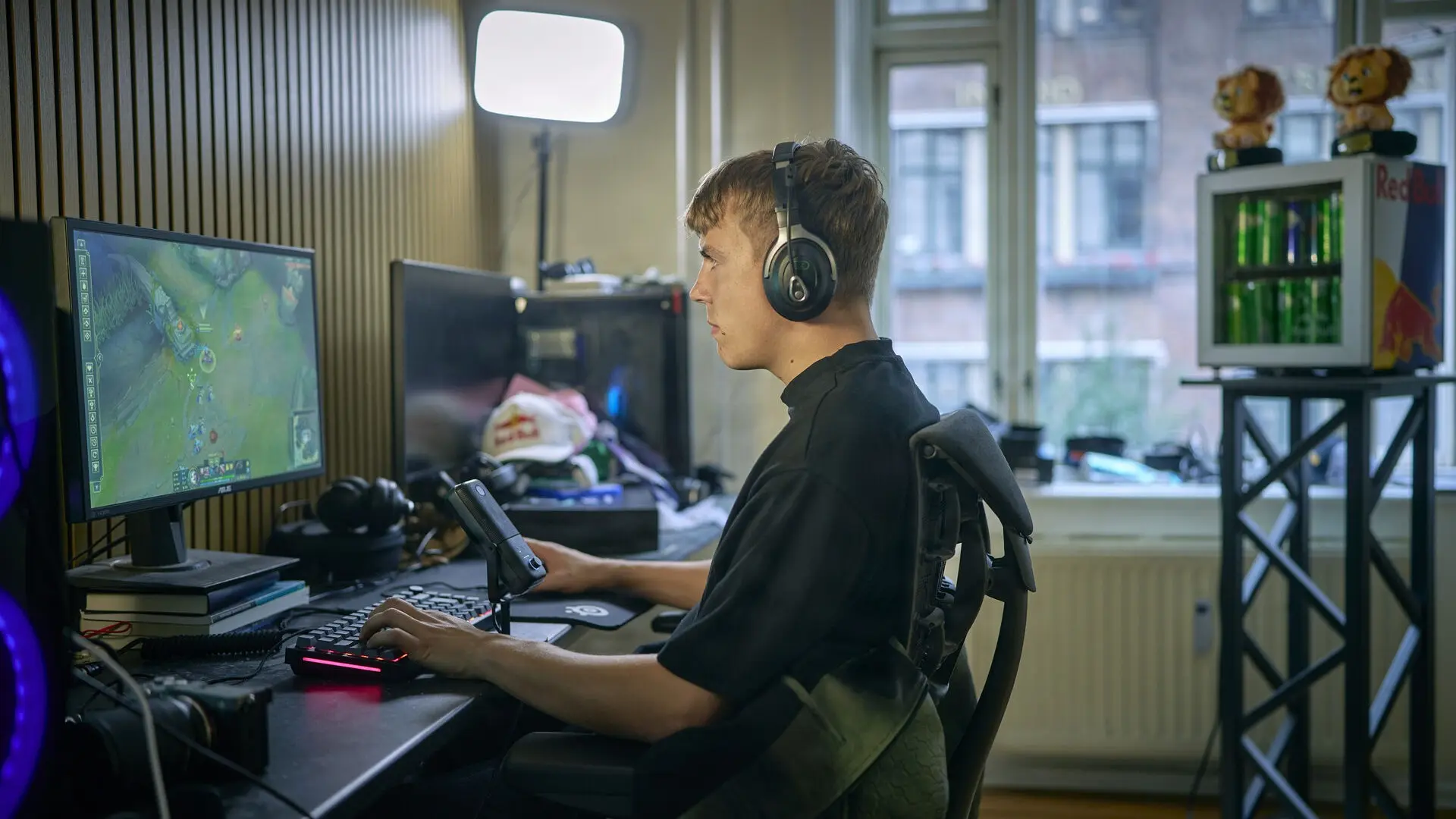 I 15 døgn kan du følge kendt streamer på Gavnø Slot