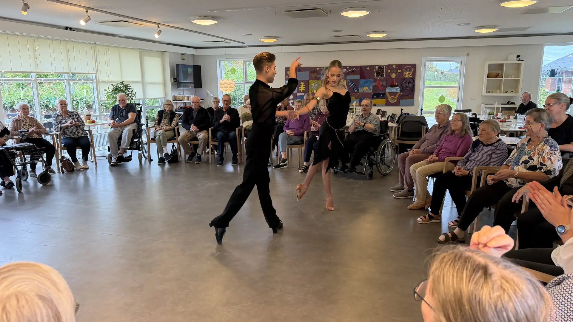 Prisvindende dansere svingede plejehjemsbeboere