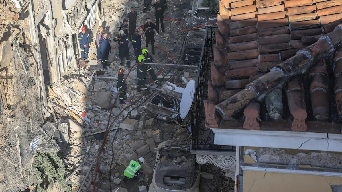 Fem savnes efter eksplosion i Athen