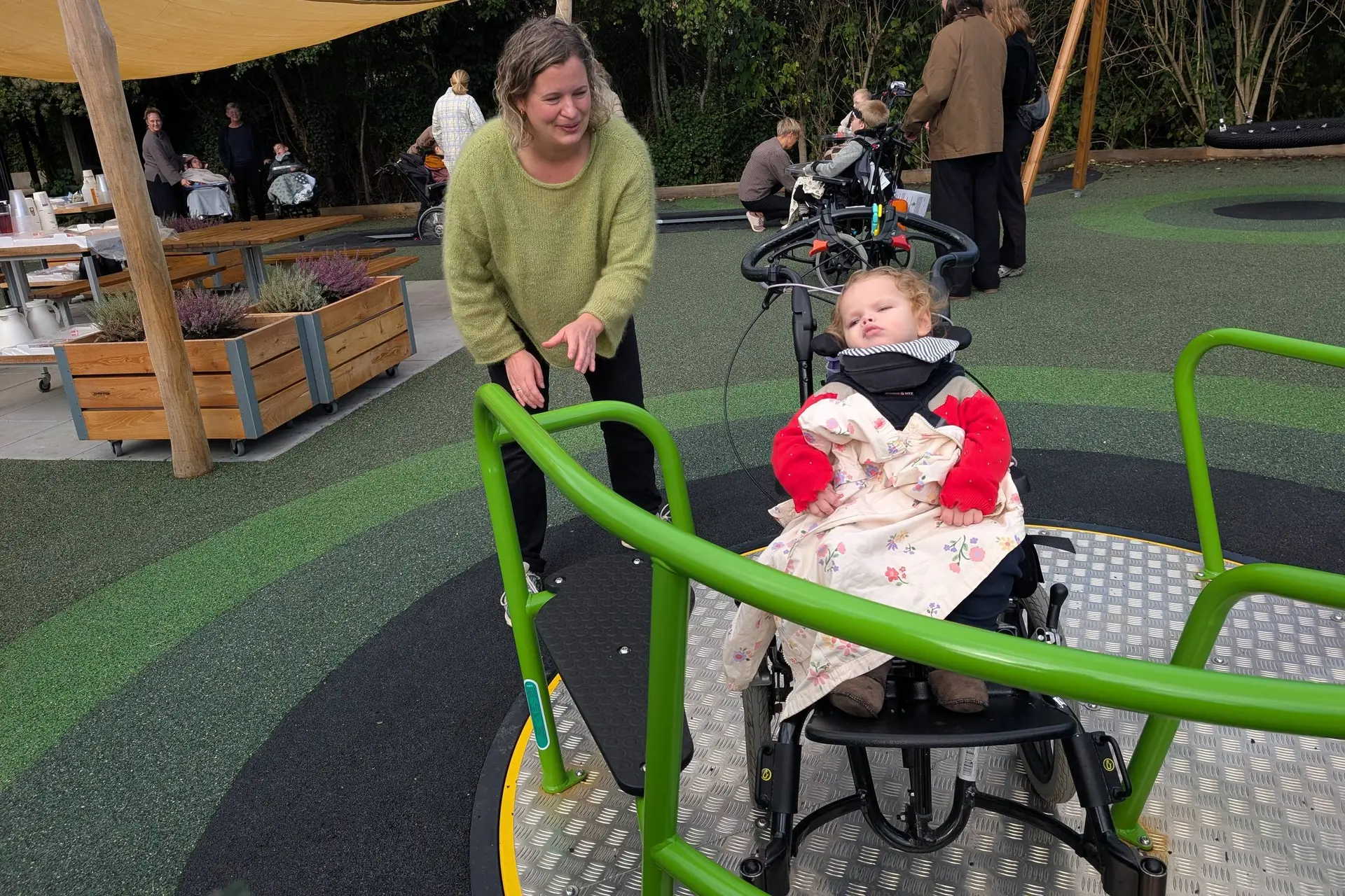 Her står ingen udenfor – ny plads er skabt til leg og fællesskab for alle - Din Avis