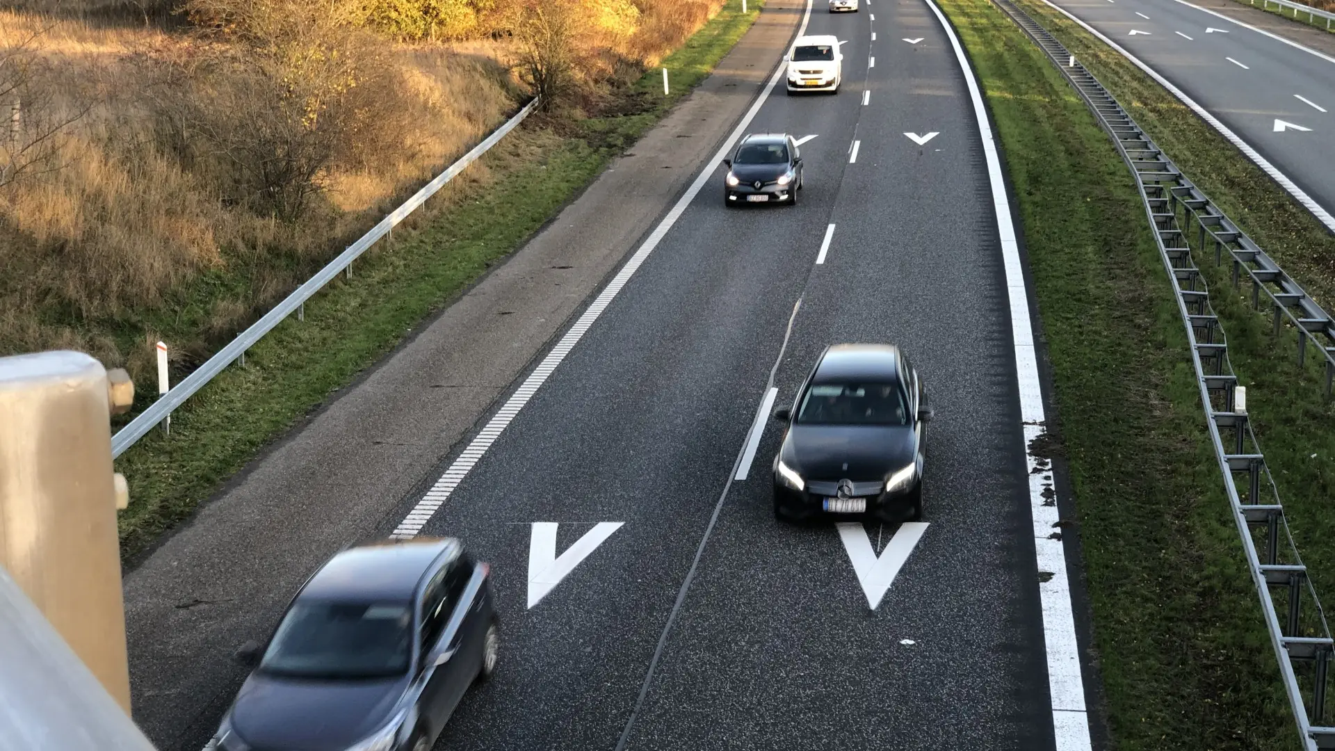 Bil brød i brand på motorvej