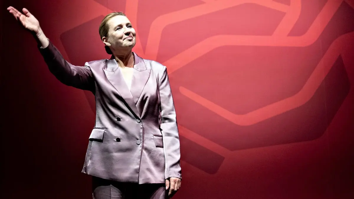 Trods tre sviende vælgerlussinger ser Mette Frederiksen fortsat sig selv som den rette formand
