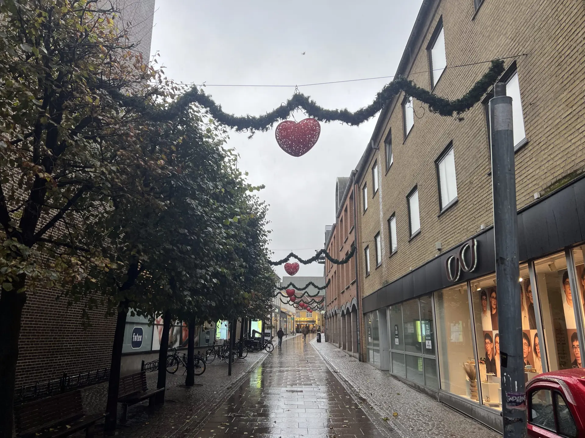Det’ sørme, det’ sandt, oktober: Årets julebelysning er på vej op i midtbyen