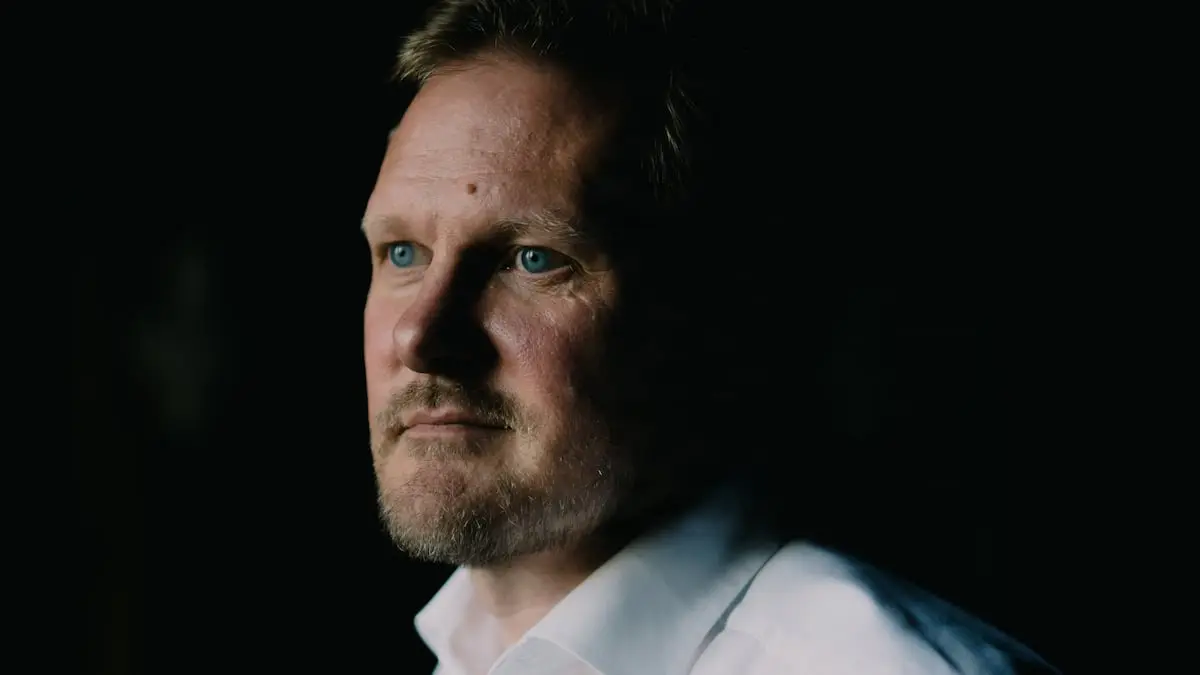 Det er magtesløsheden, der er vores største trussel, mener teaterchef