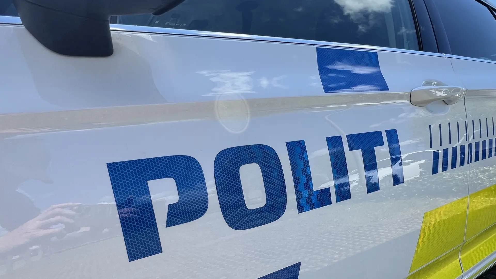 Kvinde sparker ud efter politiet