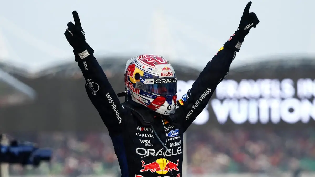 Verstappen vinder kaosramt grand prix i Bahrain