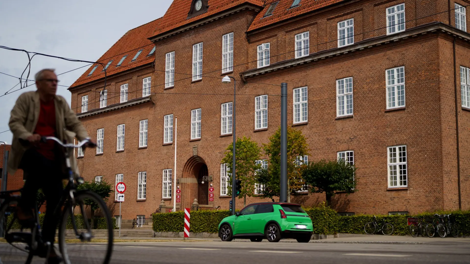 Youtube-tvillinger i retten - tiltalt for video om vodka i numsen