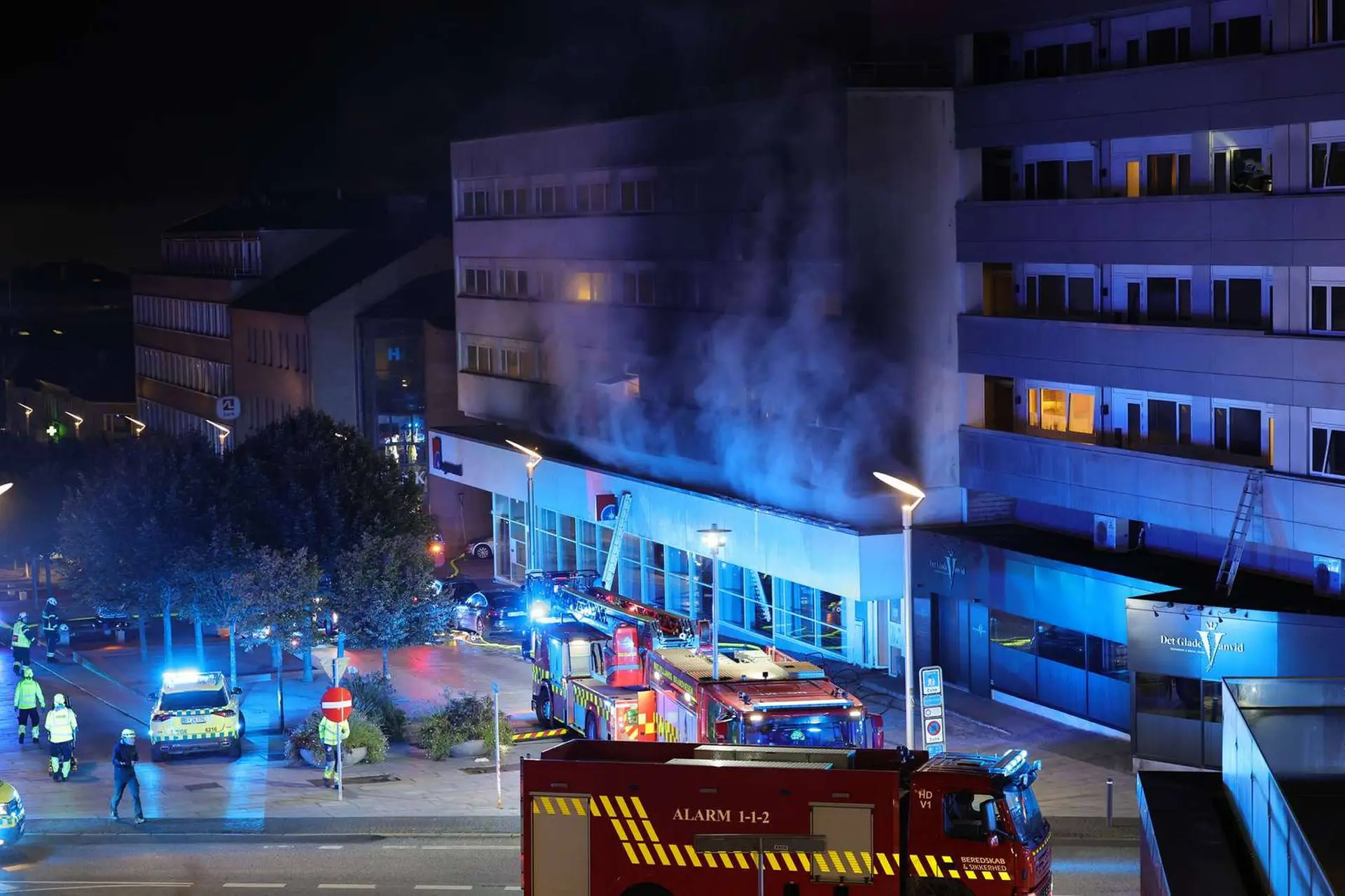 Beboerne måtte flygte og flammerne stod ud af vinduerne: Nu er brandstifter idømt fængsel - Din Avis