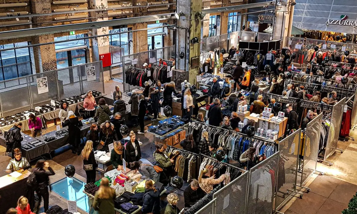 Efteråret stopper ikke jagten: Populært loppemarked rykker indenfor