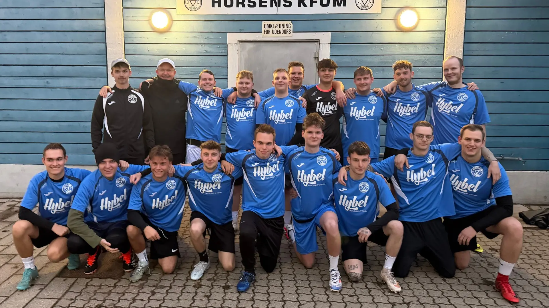 Serie 5-klub fik revanche og tabte "kun" med 20 mål: Nu vender toptræner tilbage