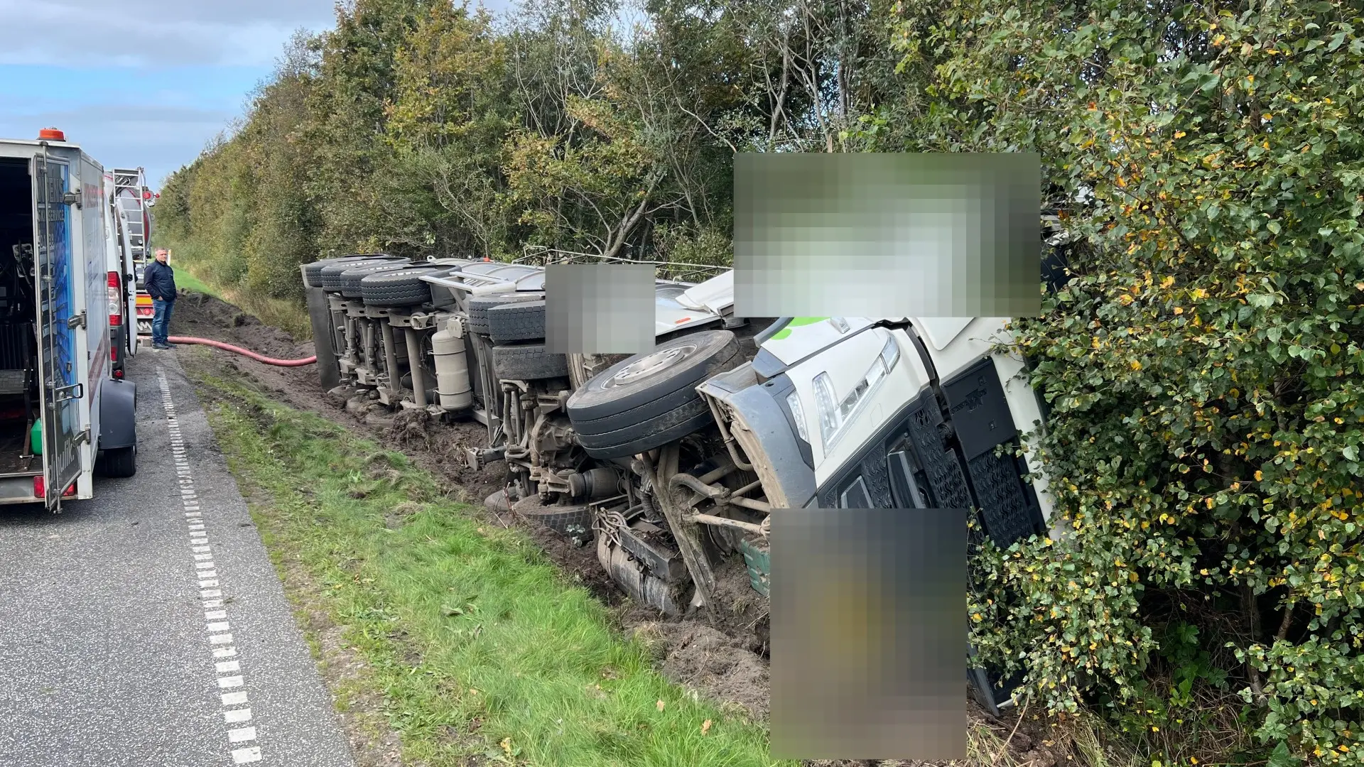 Stort oprydningsarbejde: Hovedvej er spærret i begge retninger
