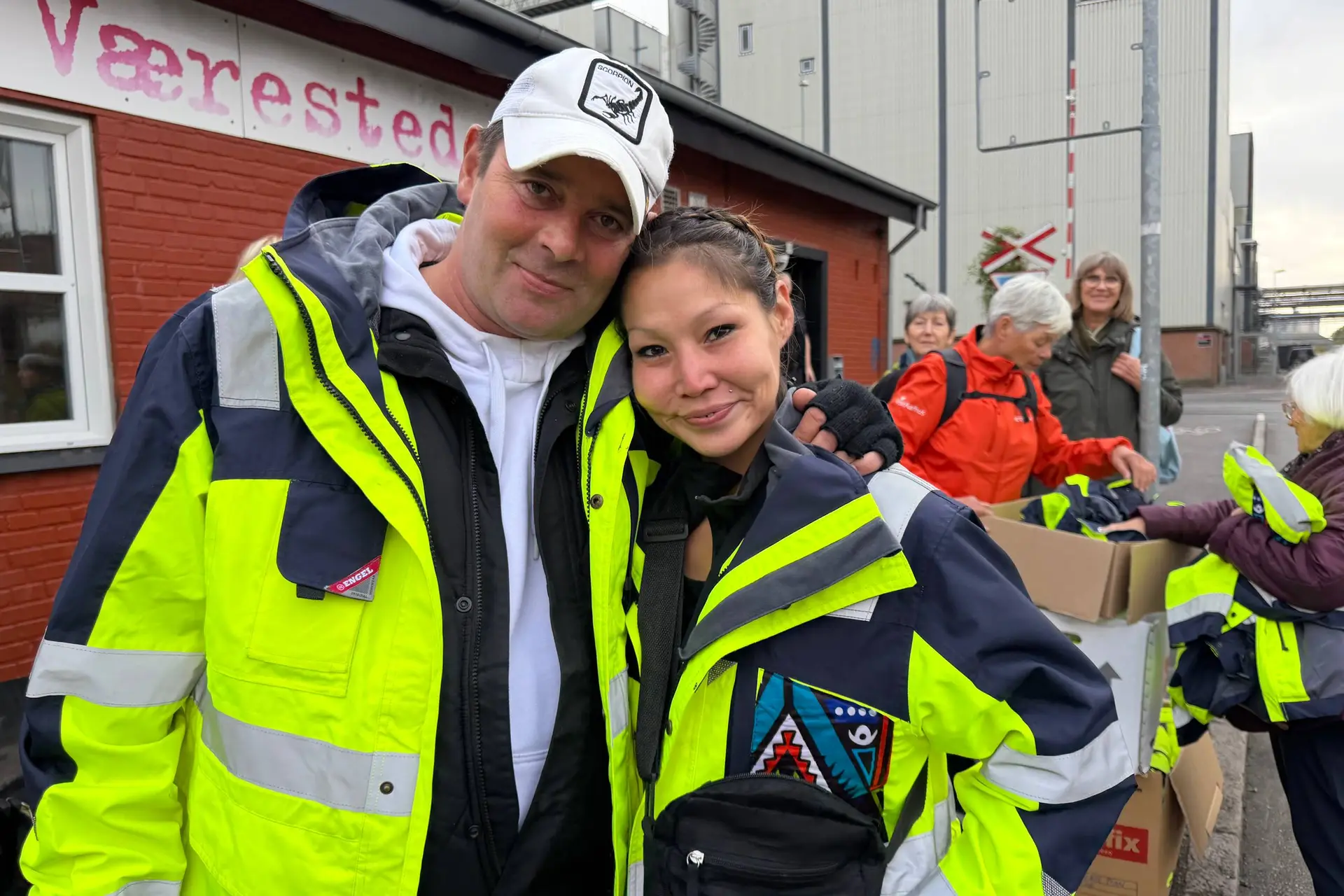 Frivillige redder forfrosne udsatte med nystrøgne og vintervarme letbanejakker - Din Avis