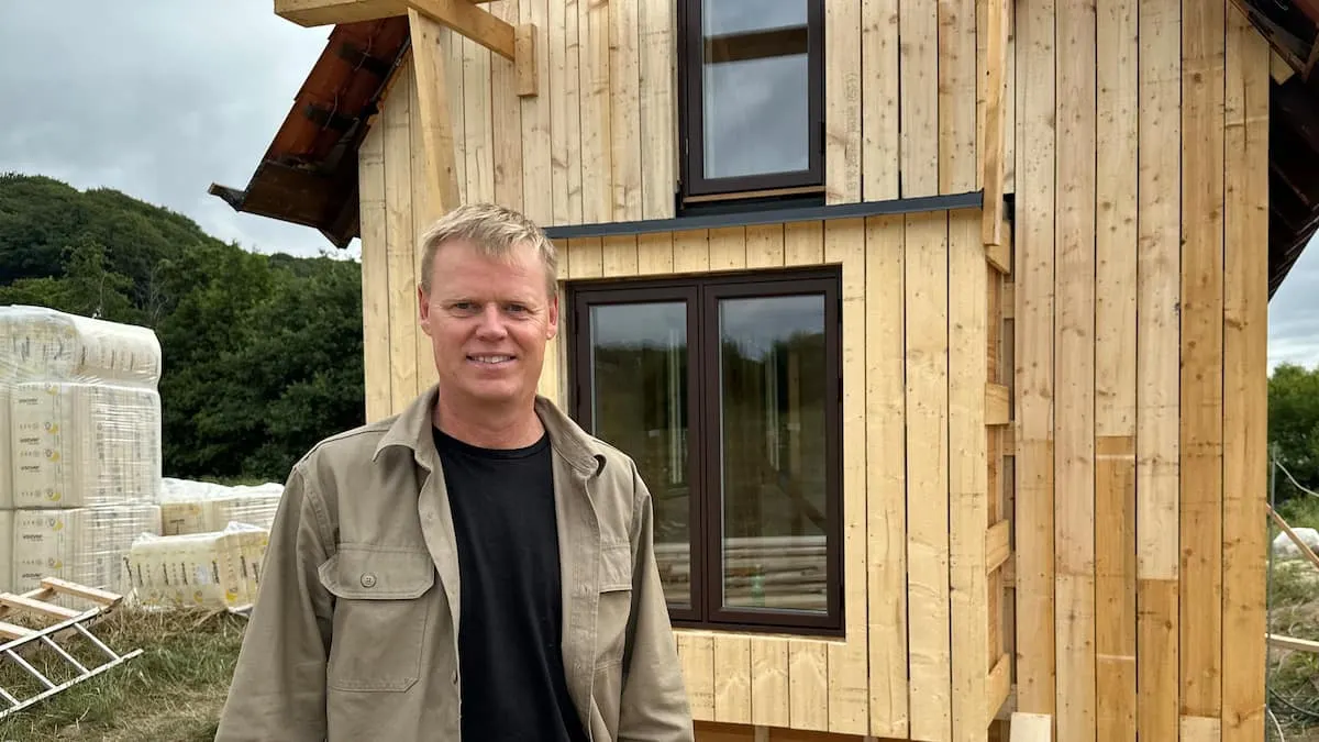 Hans bygger småt, men noget har overrasket ham | Indland | DR