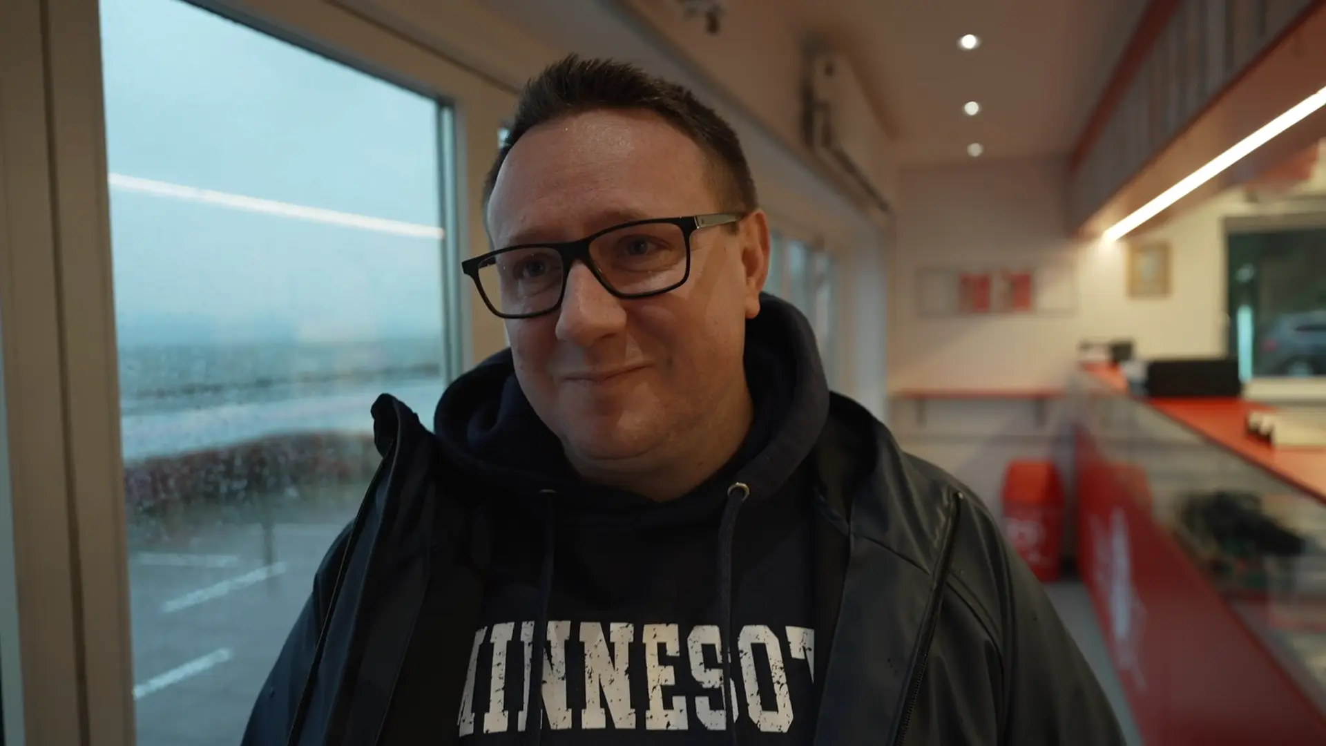 Med stemmerne 100 mod 5 er han nu partiets spidskandidat