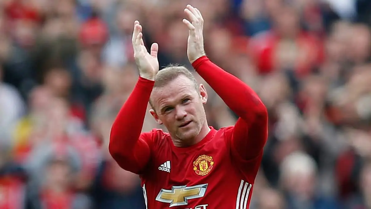 Rivaler vil have Citys trofæer udleveret, men Rooney vil ikke tage imod medalje