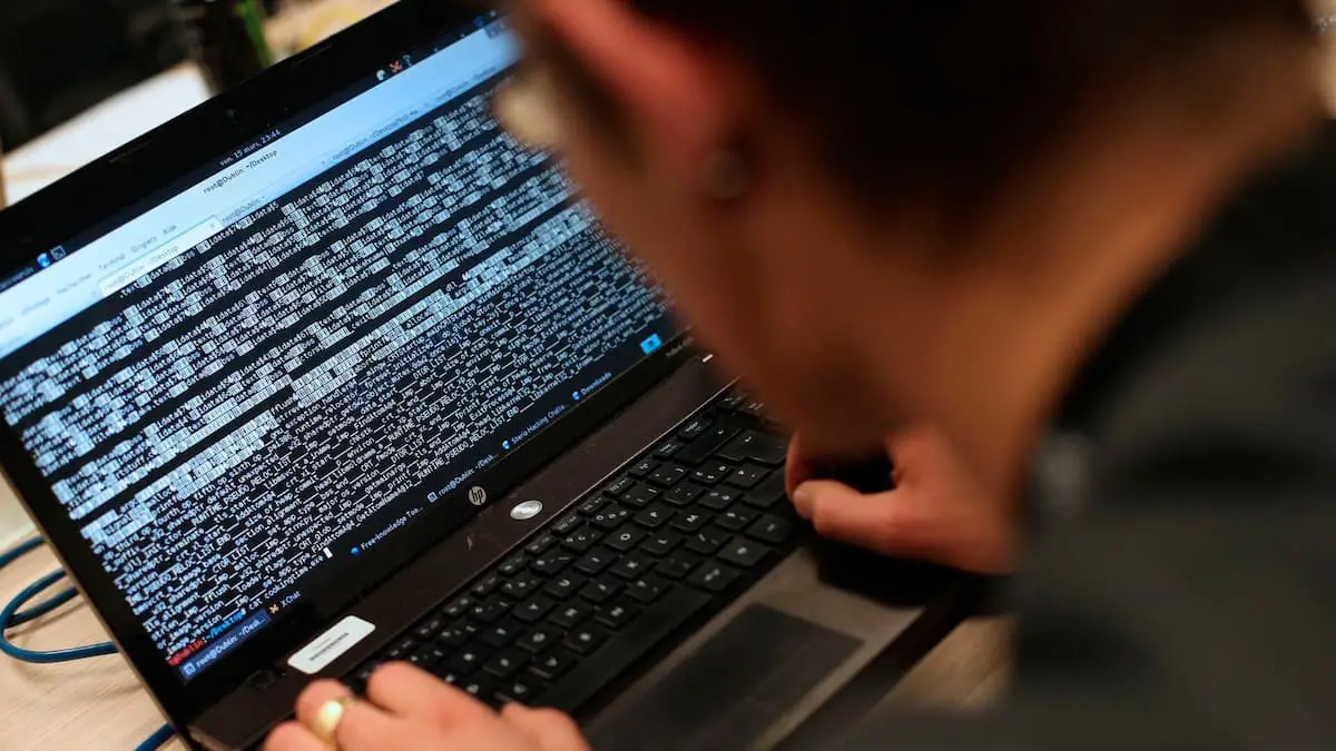 Europol anholder 16-årig mistænkt for at stå bag hackergruppe