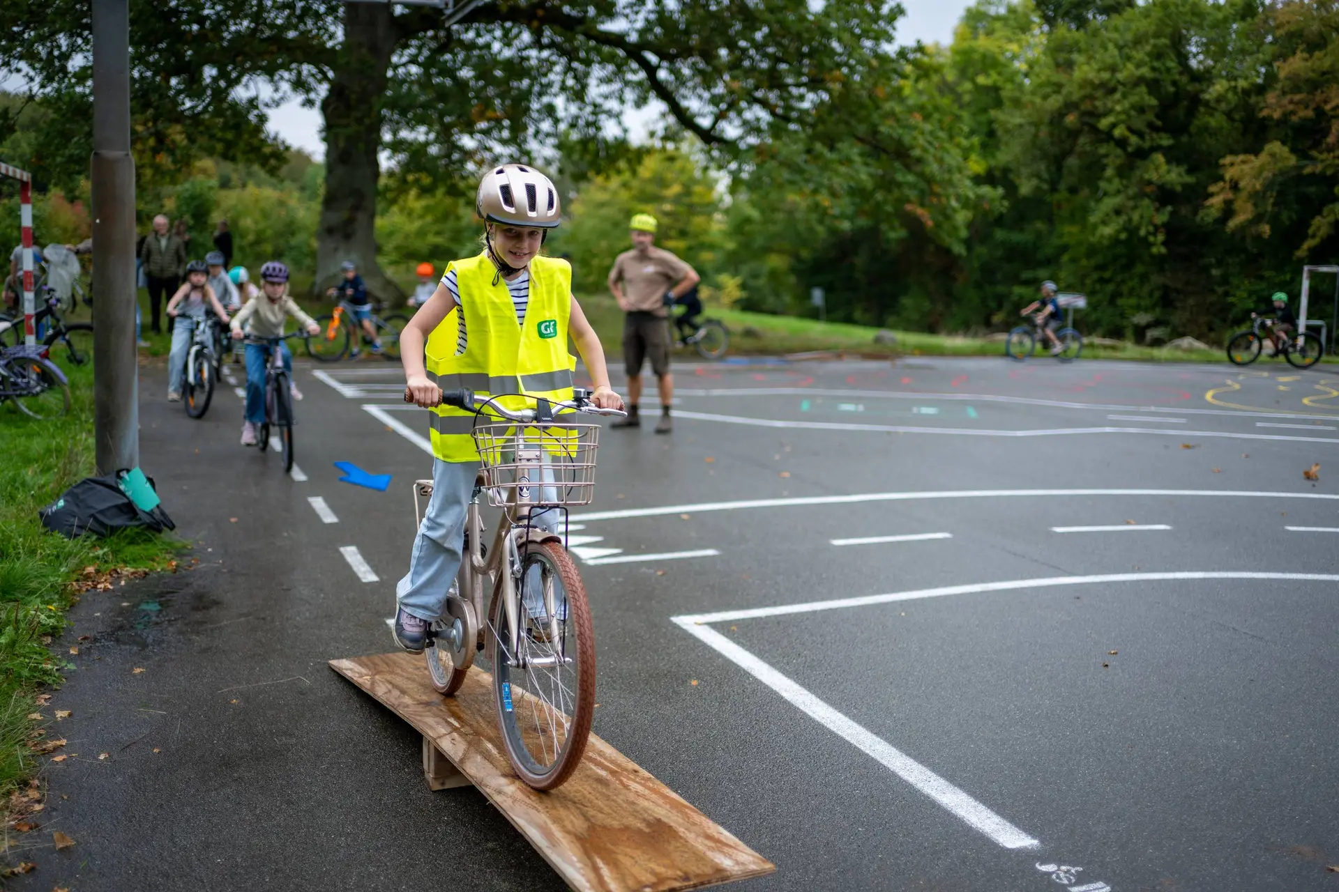 I Hjortshøj kan børn nu træne balance, bremser og trafikregler på ny cykelbane - Din Avis