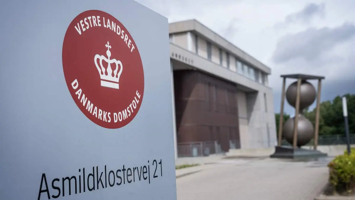 Må anklager bære tørklæde i retssalen? Det skal justitsminister nu svare på