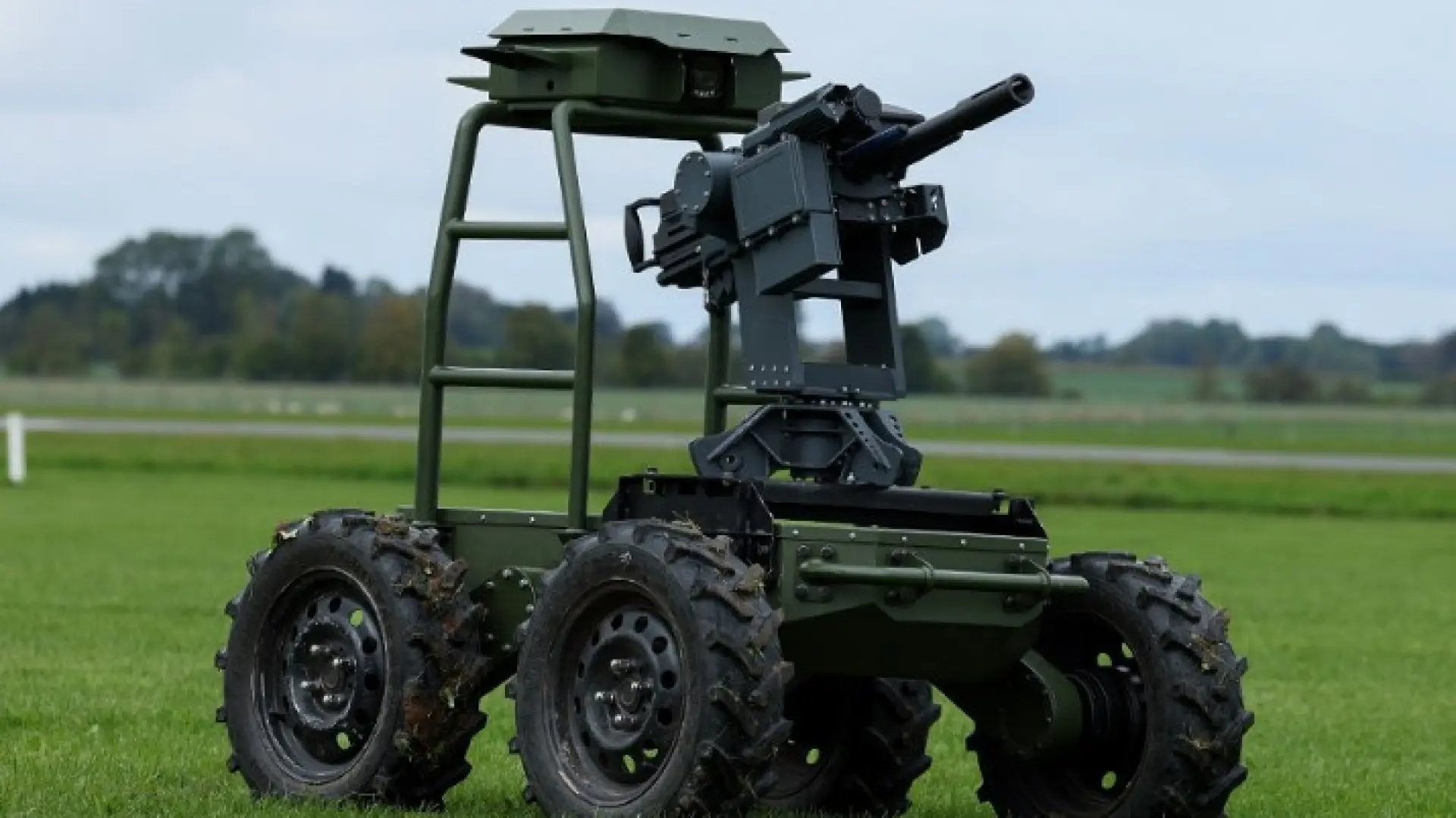 Har fået monteret våbenaffutage: Lokal virksomhed leverer kørende droner til Forsvaret