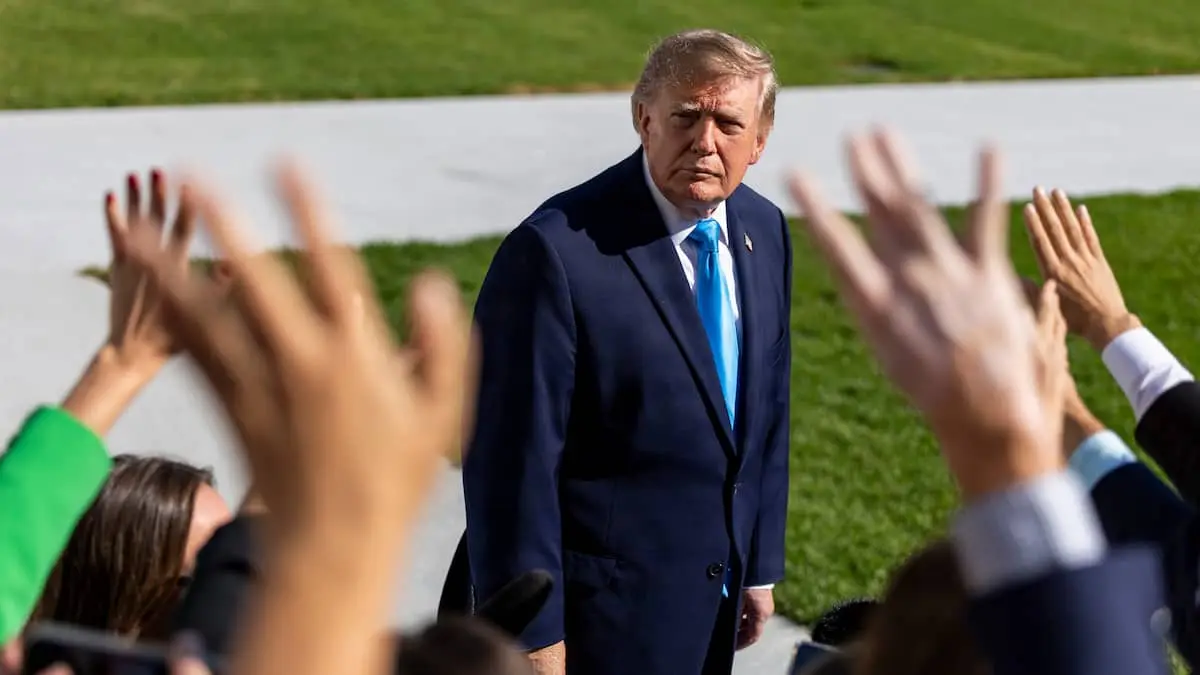 Trump har i årevis advaret mod brevstemmer - nu opfordrer han sine egne vælgere til at bruge dem